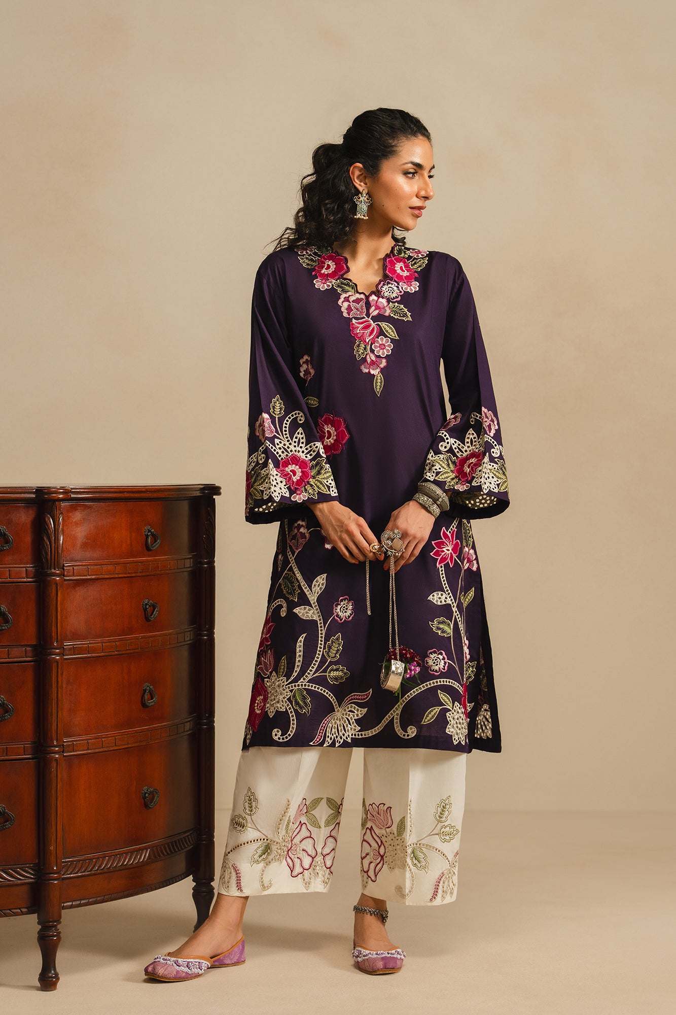 EMBROIDERED SUIT (E4305/103/502)