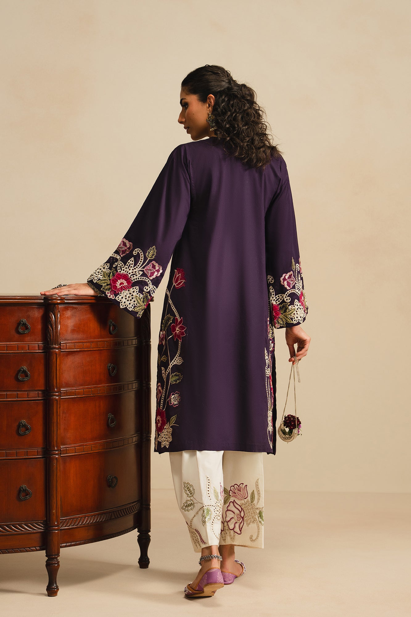 EMBROIDERED SUIT (E4305/103/502)