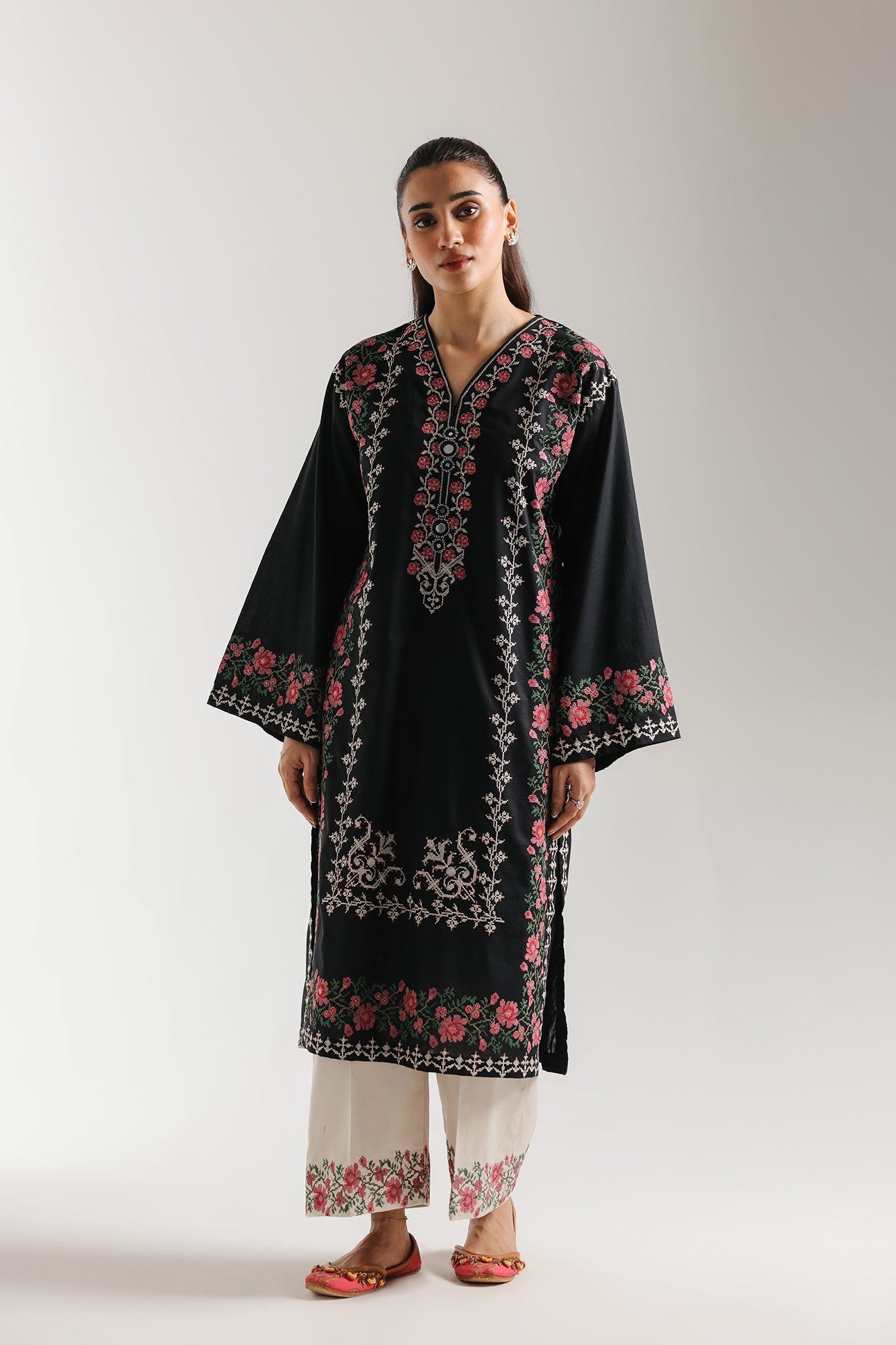 EMBROIDERED SUIT (E4307/103/901)