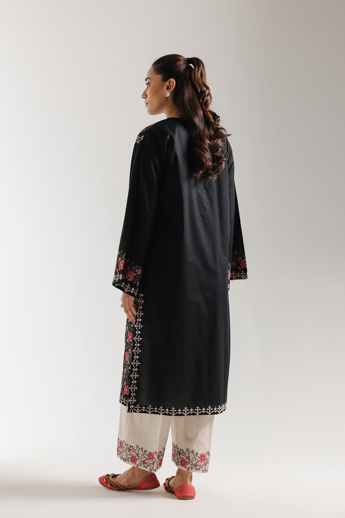 EMBROIDERED SUIT (E4307/103/901)