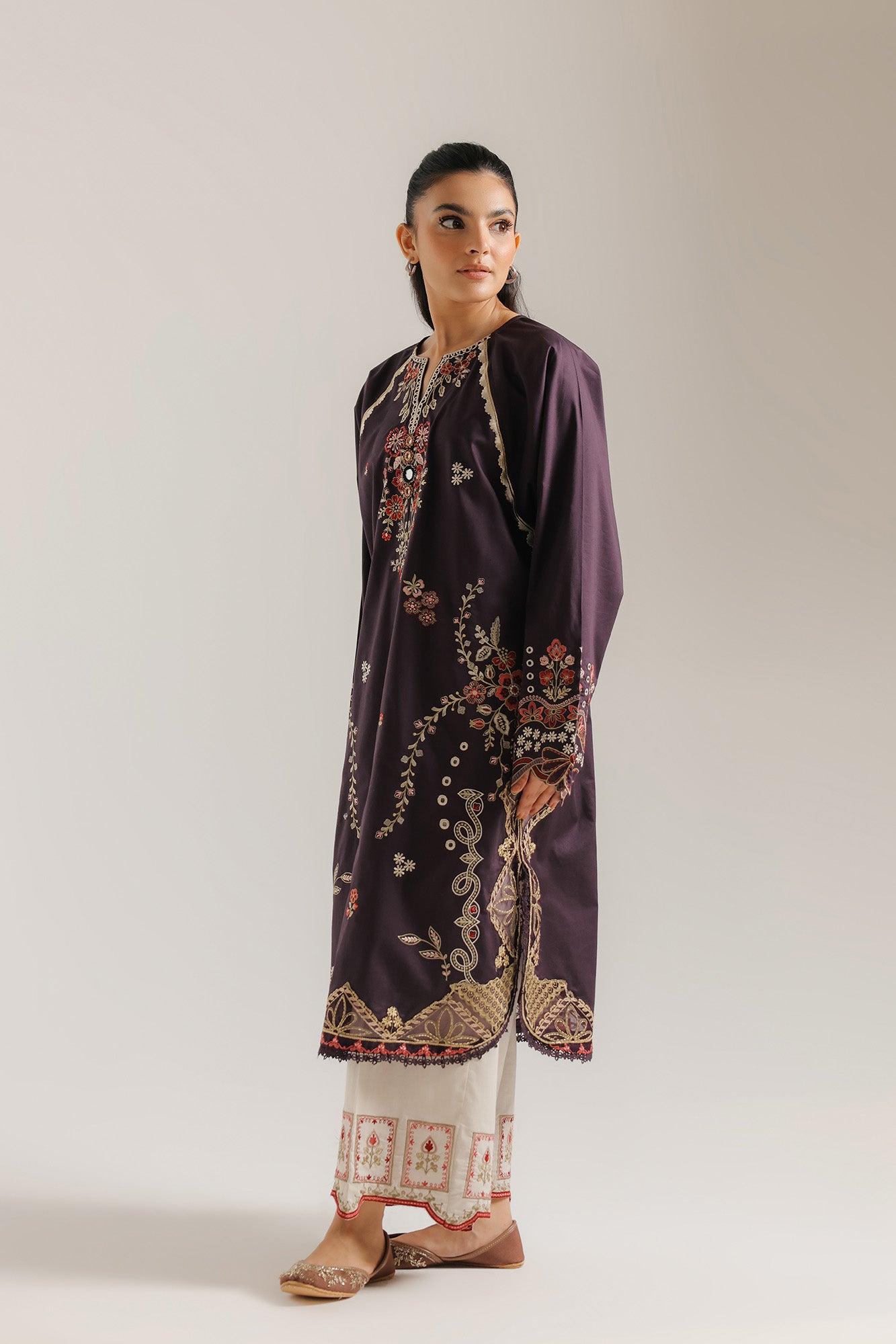 EMBROIDERED SUIT (E4317/103/509)