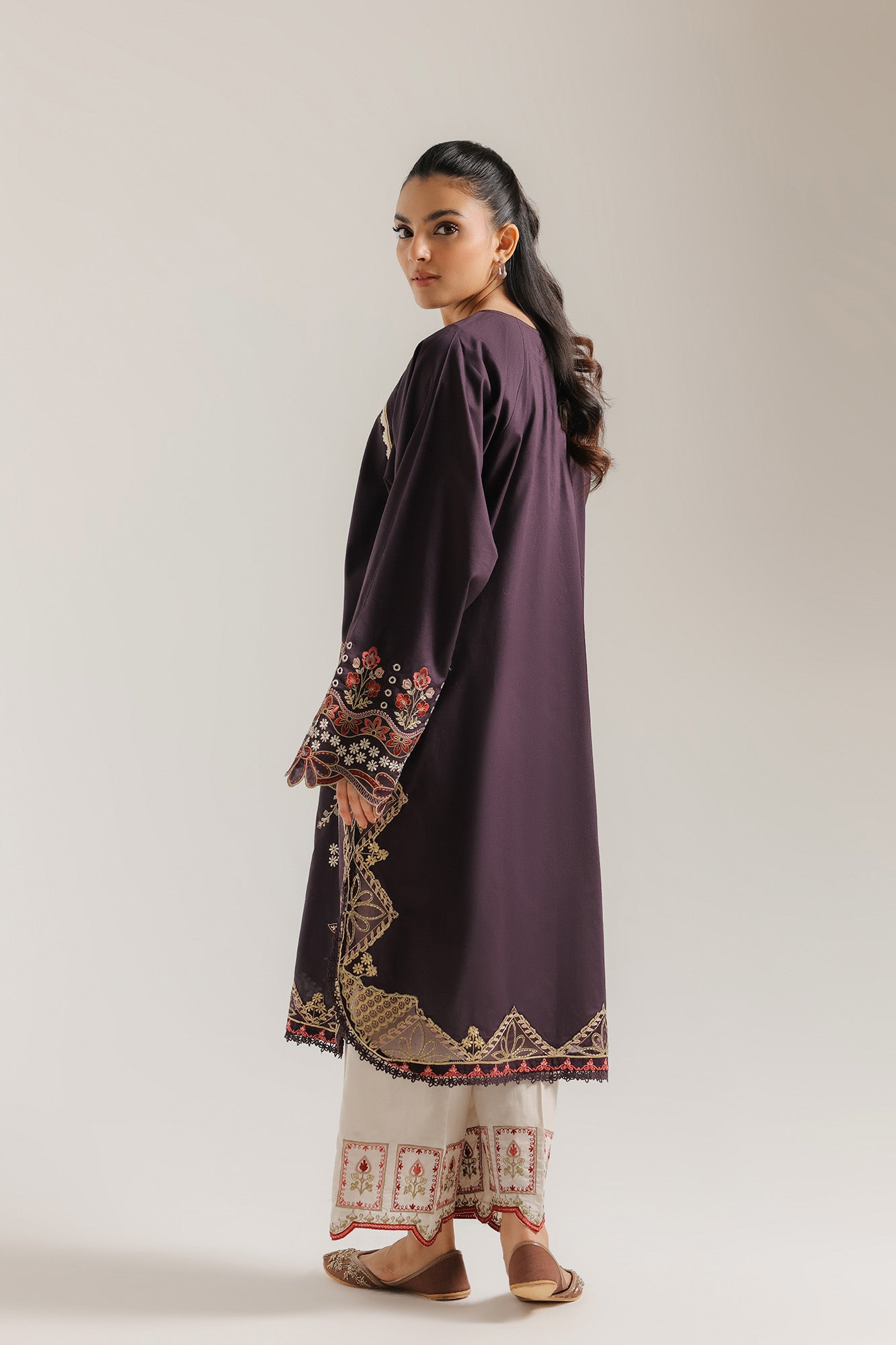 EMBROIDERED SUIT (E4317/103/509)