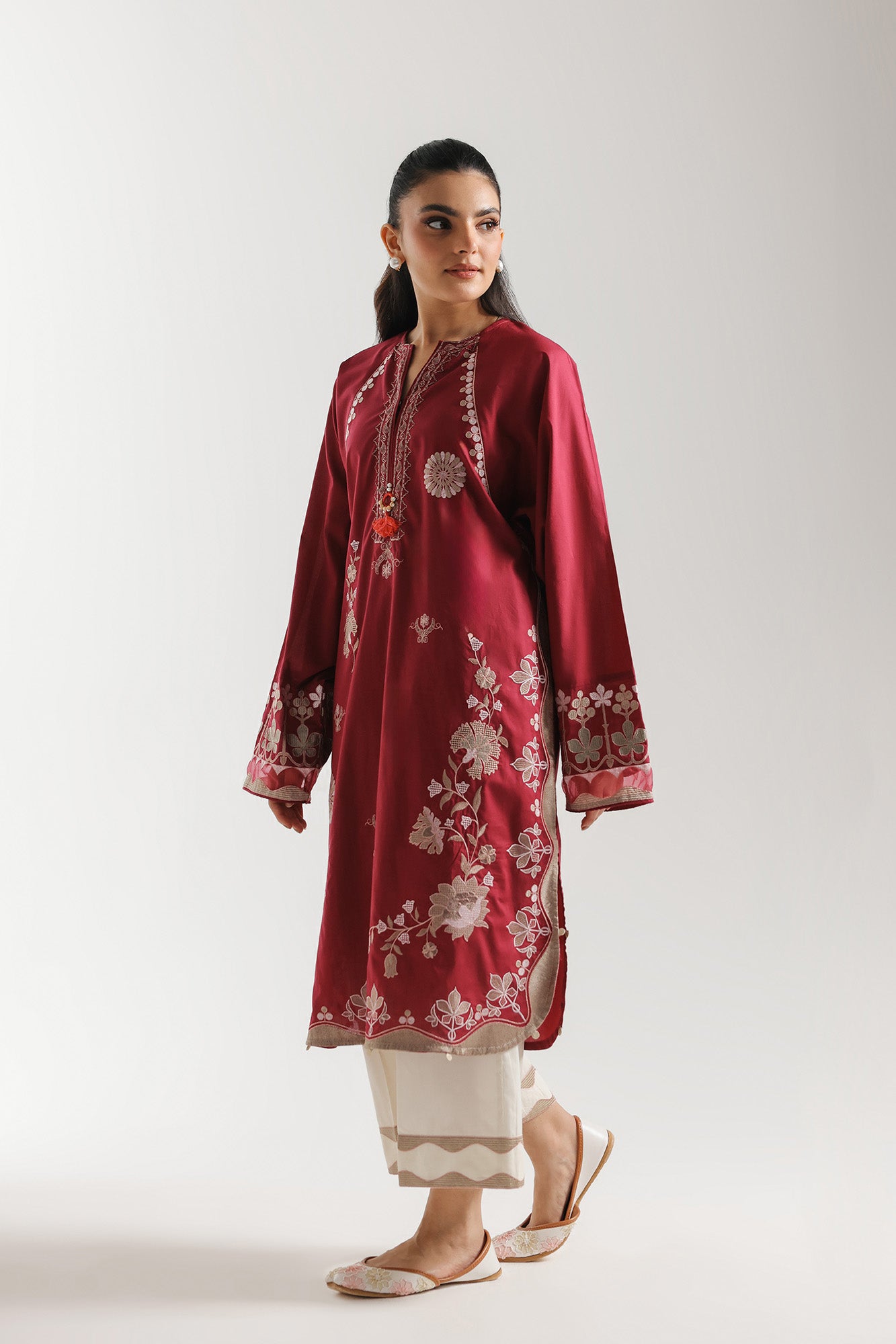 EMBROIDERED SUIT (E4318/103/524)