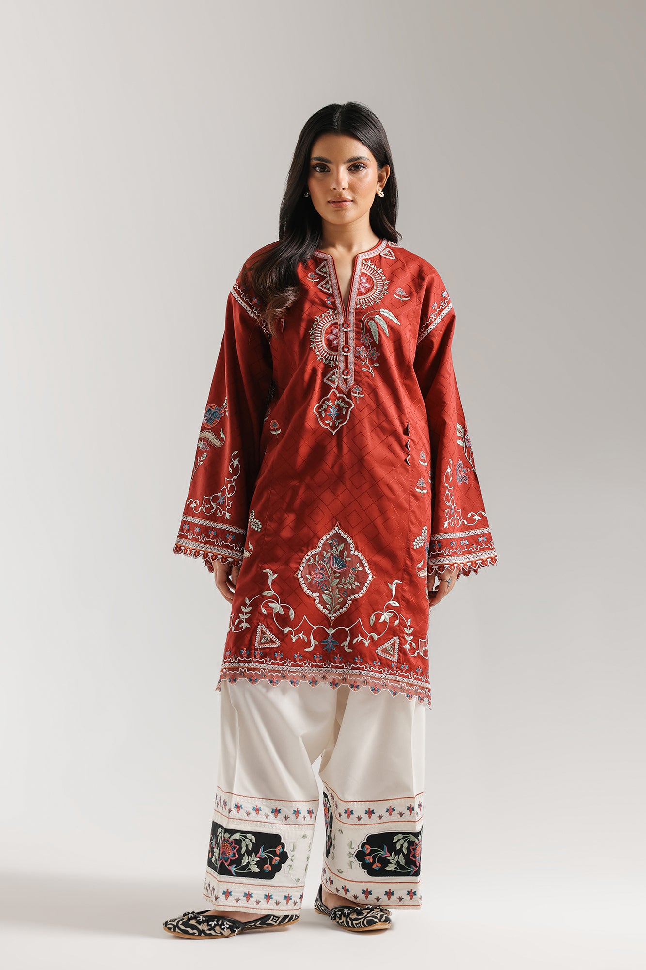 EMBROIDERED SUIT (E4320/103/304)