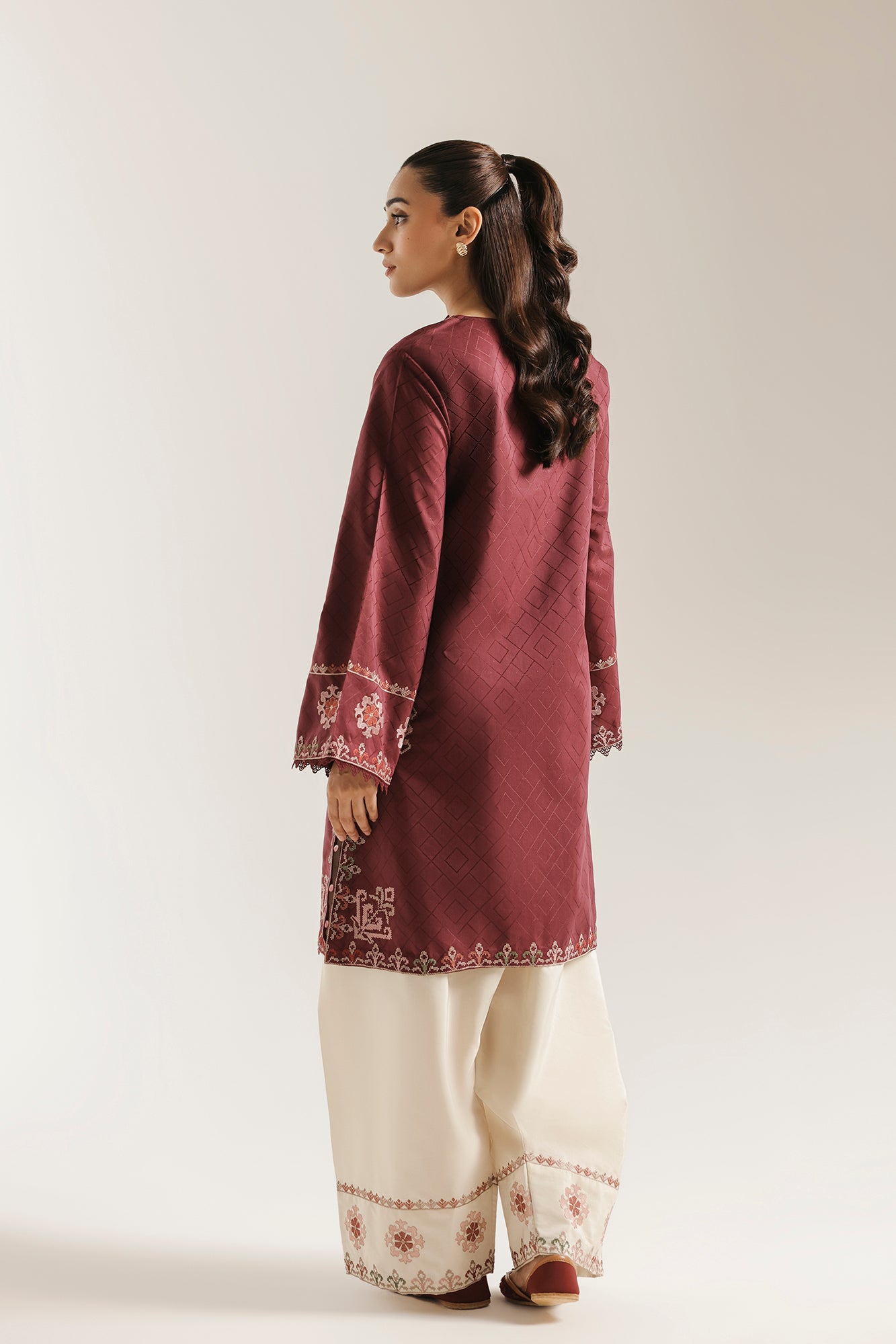EMBROIDERED SUIT (E4322/103/415)