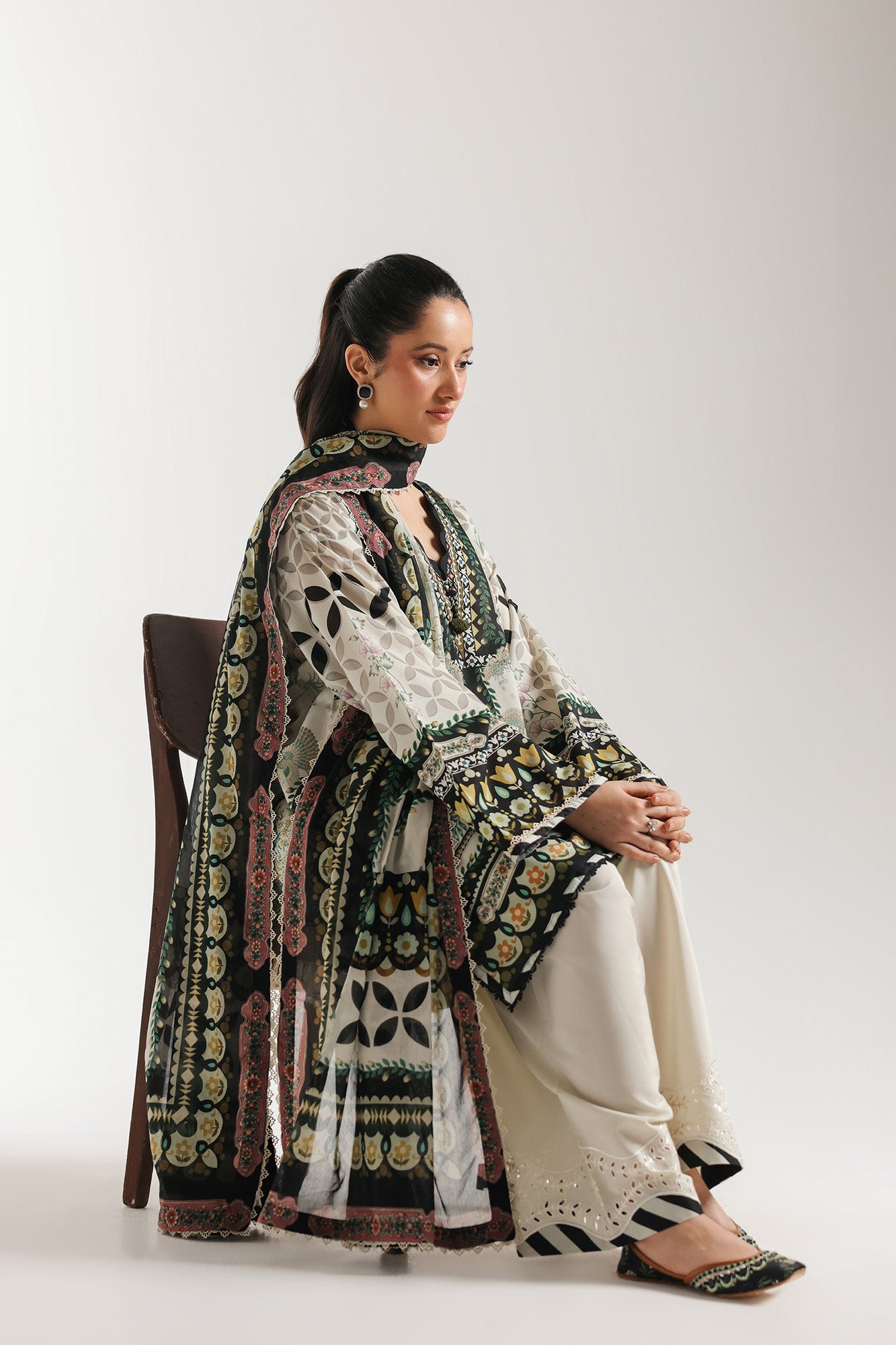 EMBROIDERED SUIT (E4335/103/003)