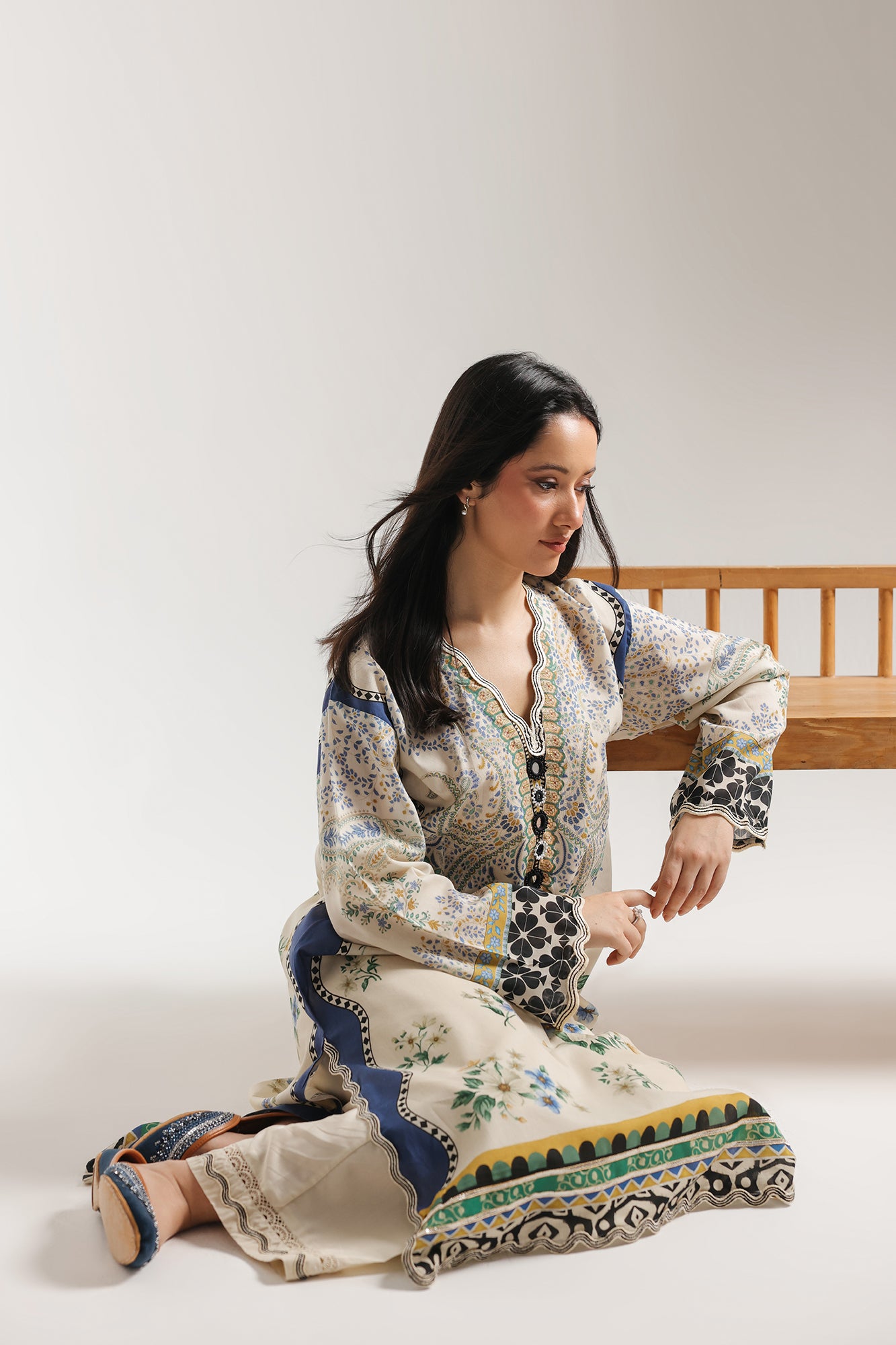 EMBROIDERED SUIT (E4338/103/005)