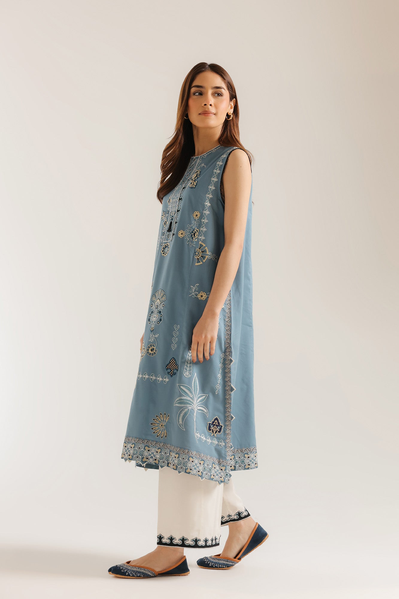 EMBROIDERED SUIT (E4341/103/605)