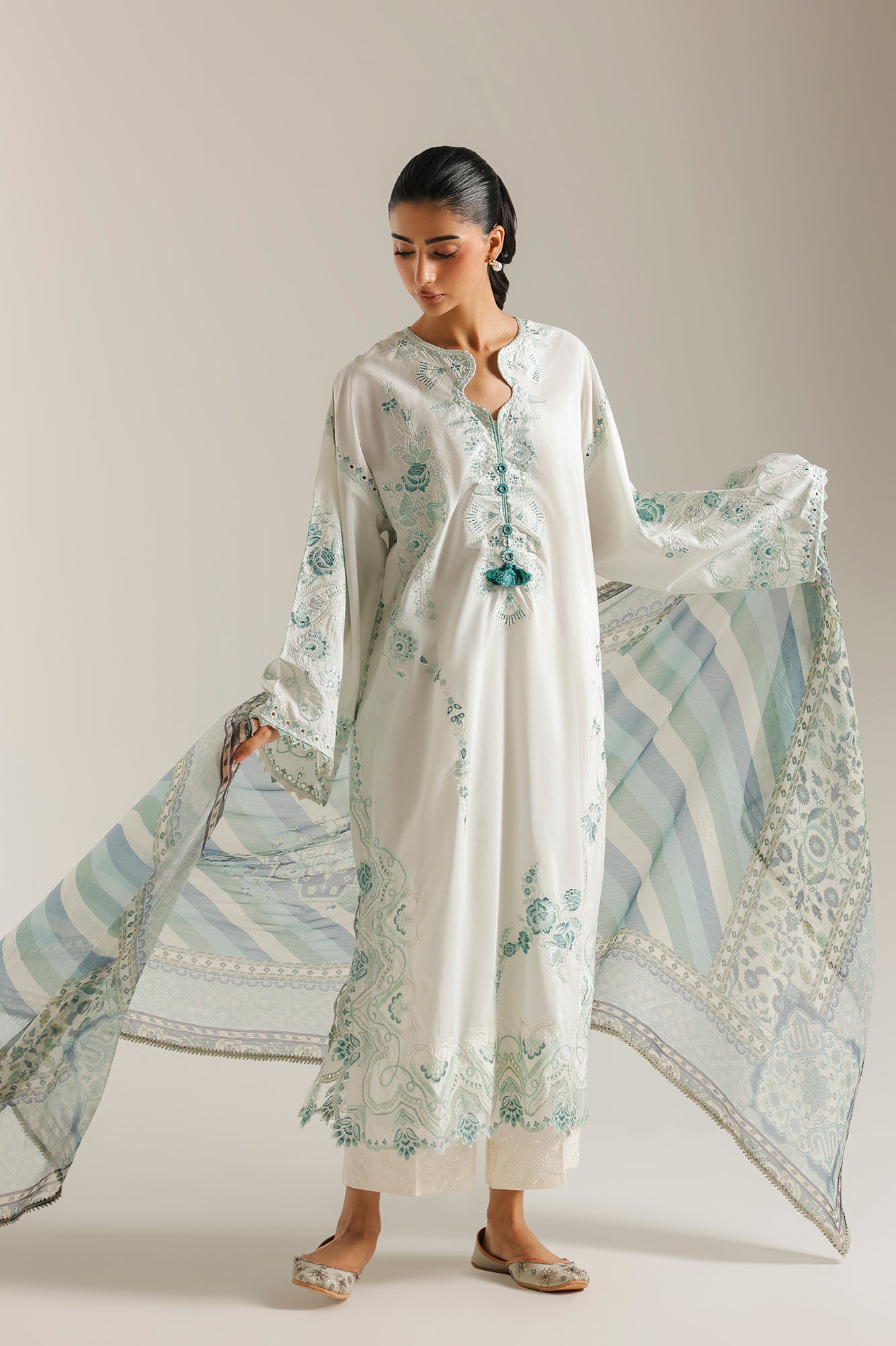 EMBROIDERED SUIT (E4346/103/722)