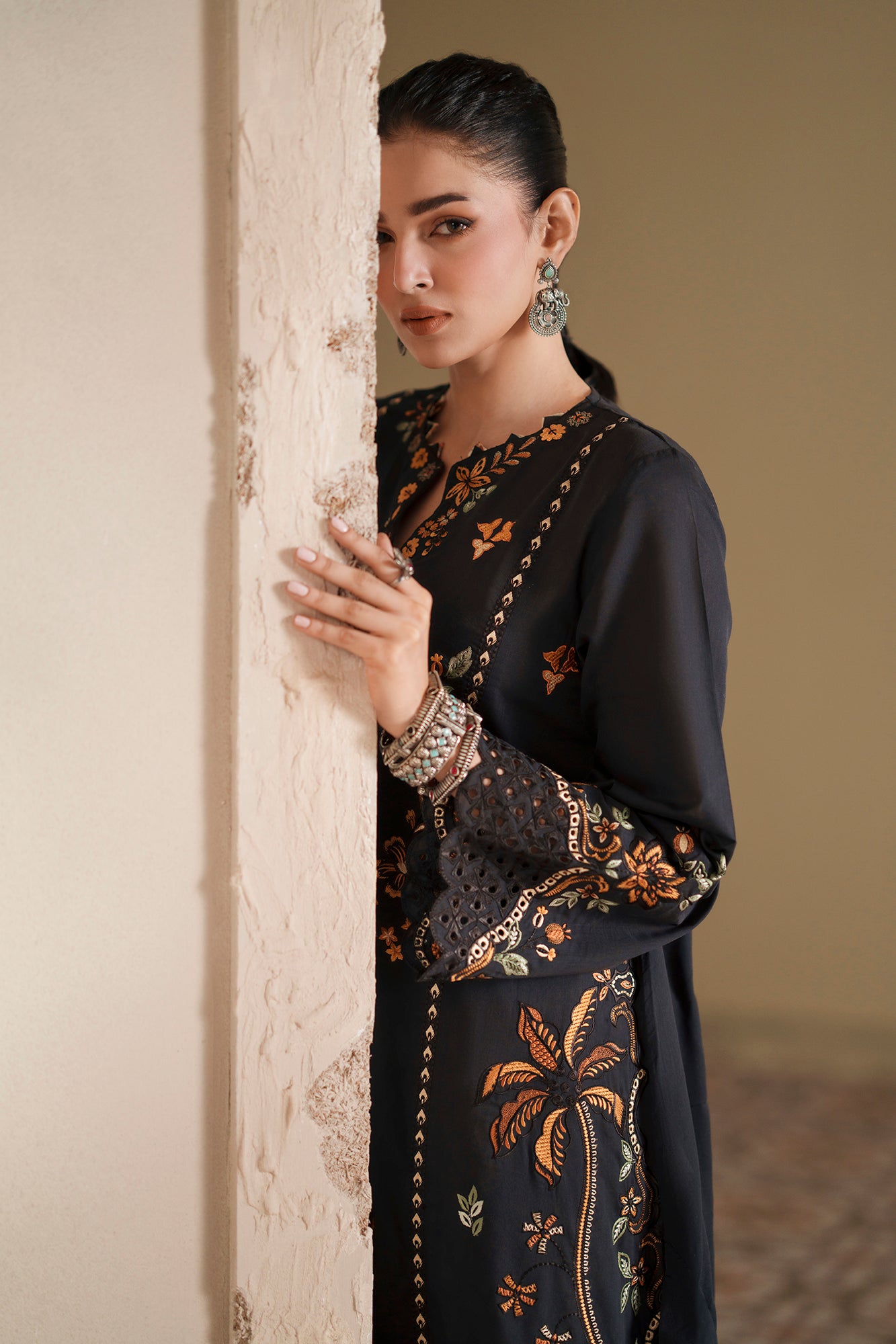EMBROIDERED SUIT (E4347/103/902)