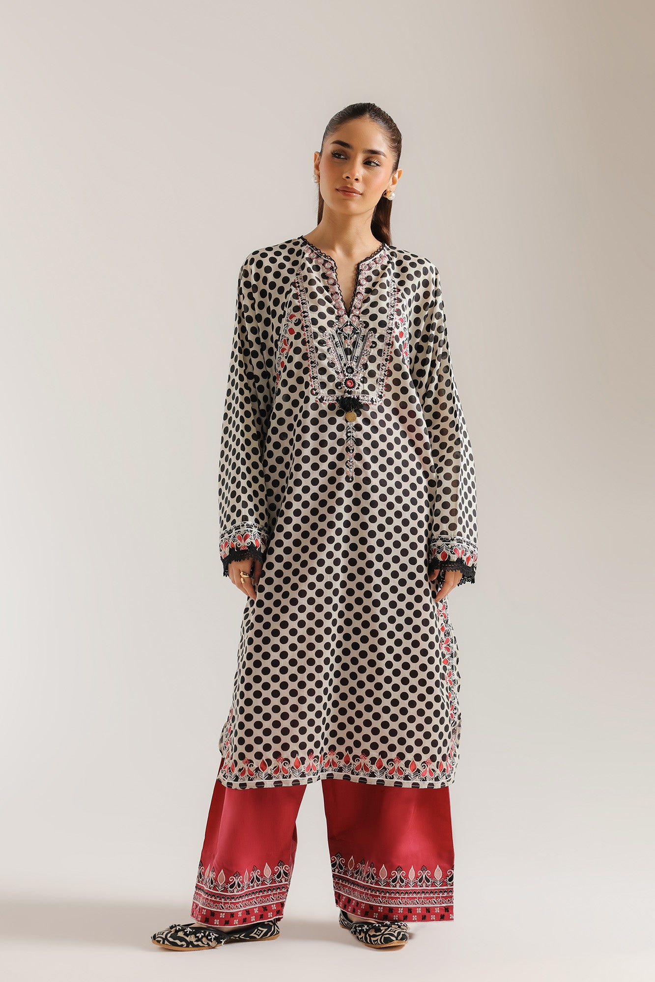 EMBROIDERED SUIT (E4351/103/003)