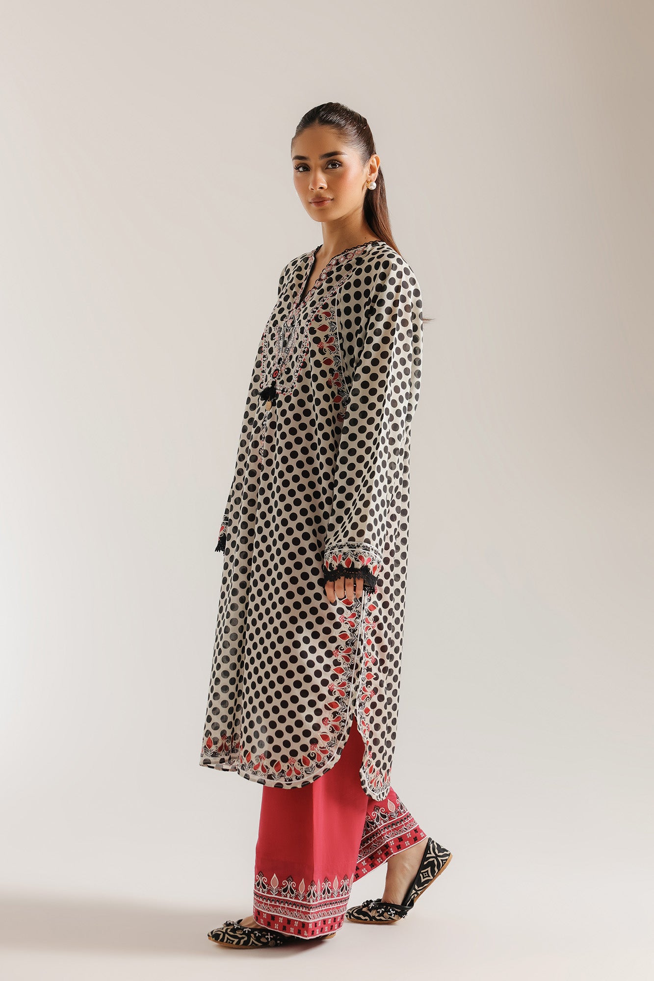 EMBROIDERED SUIT (E4351/103/003)