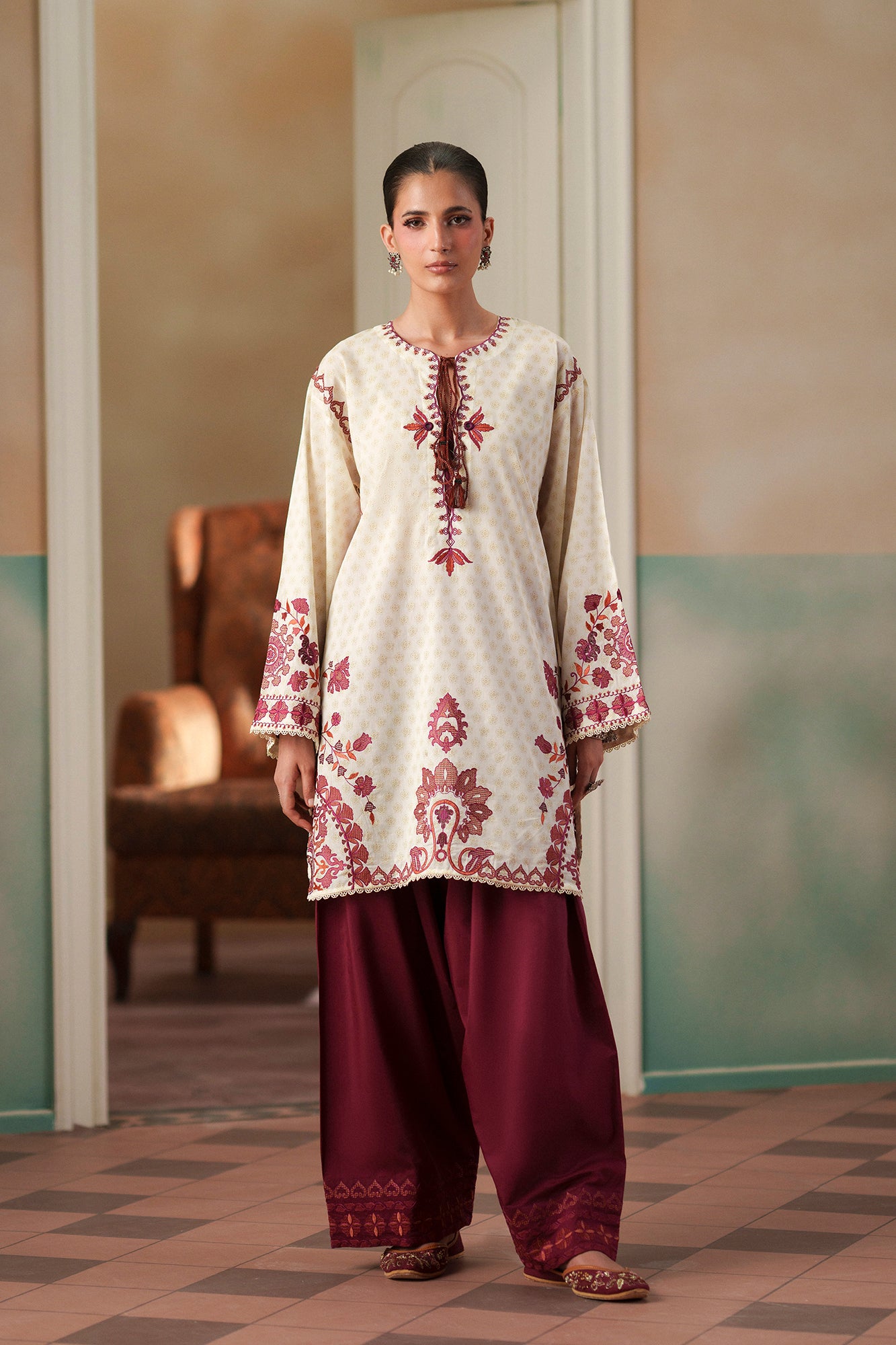 EMBROIDERED SUIT (E4354/103/005)