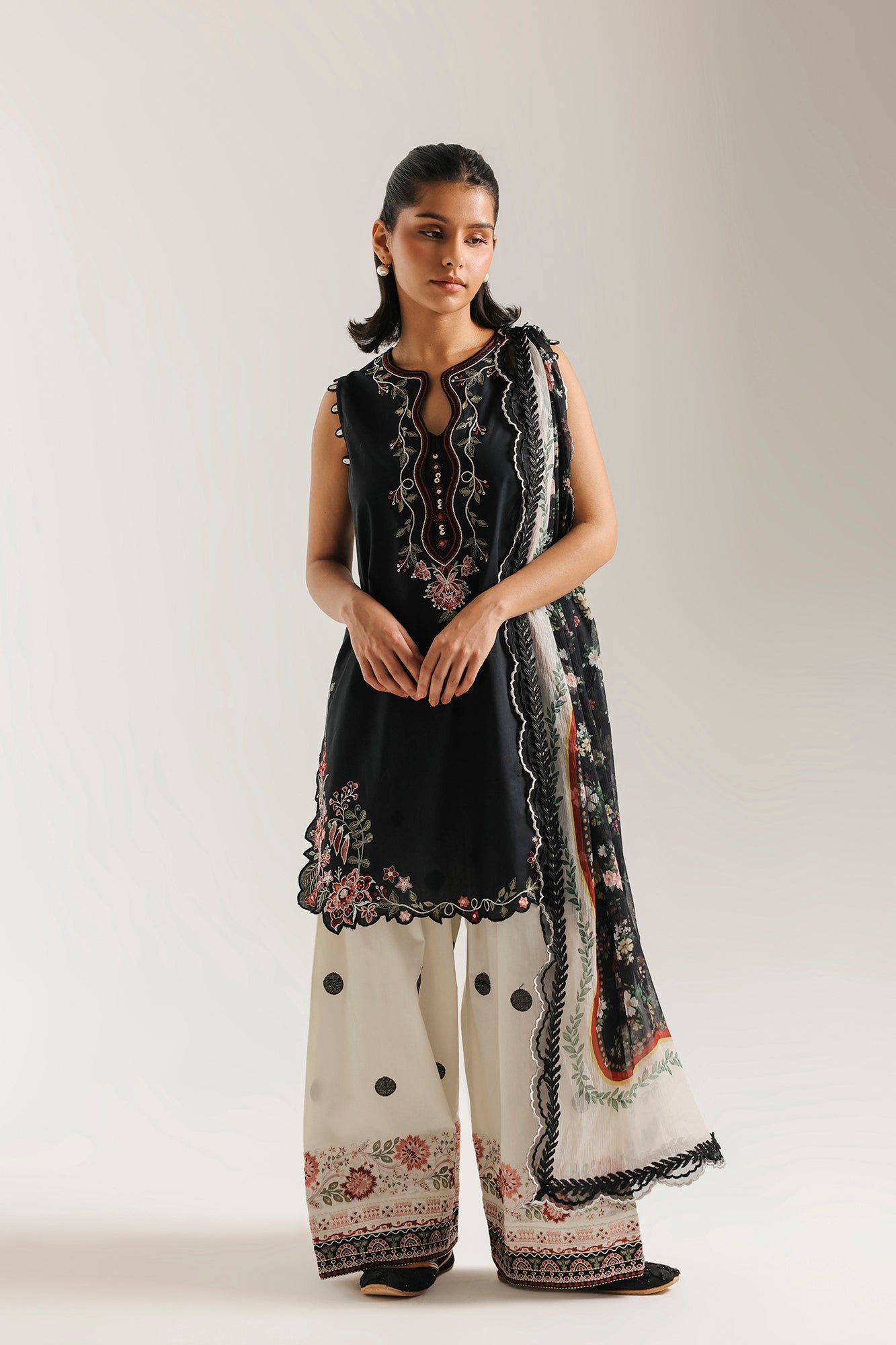 EMBROIDERED SUIT (E4358/103/902)