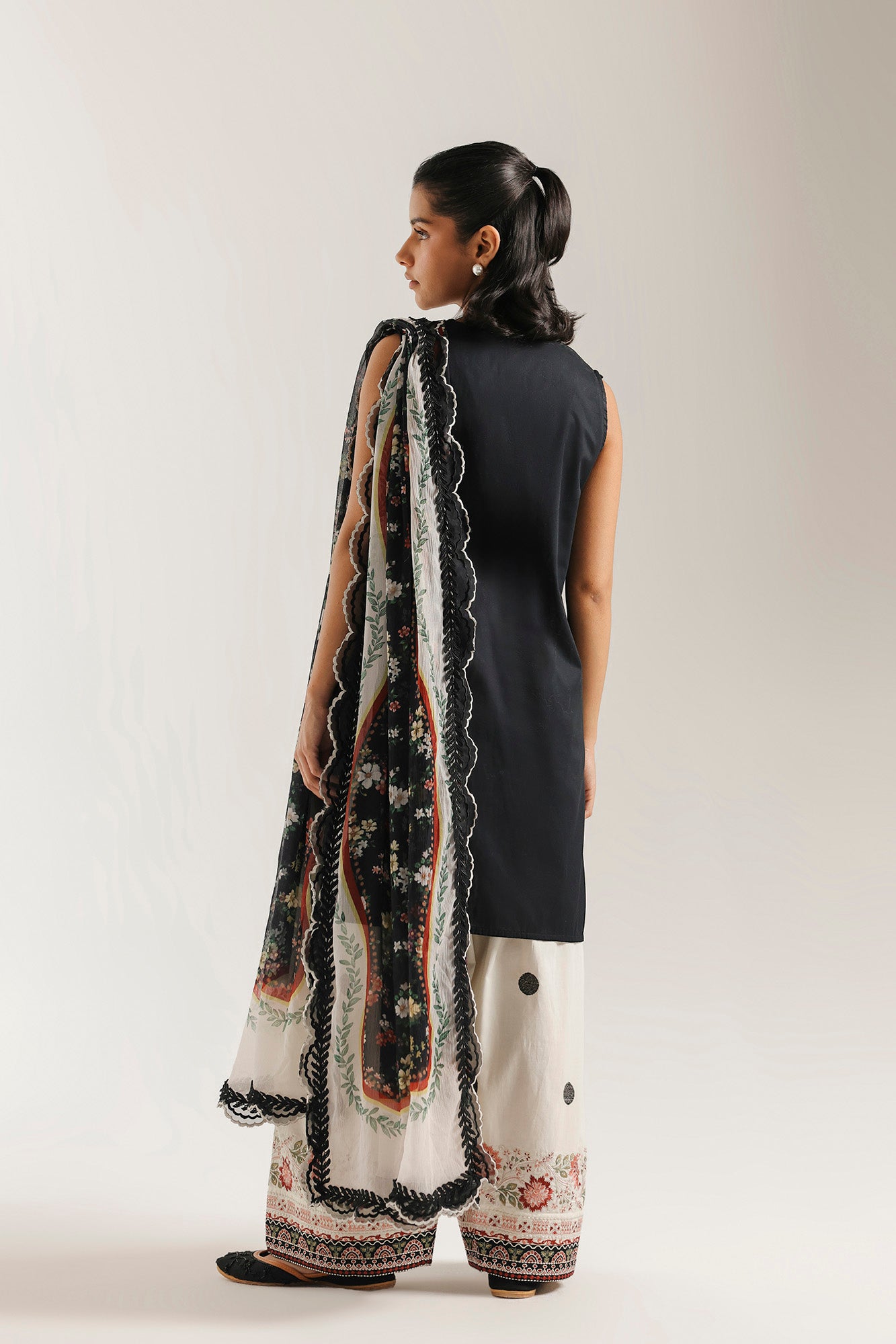 EMBROIDERED SUIT (E4358/103/902)