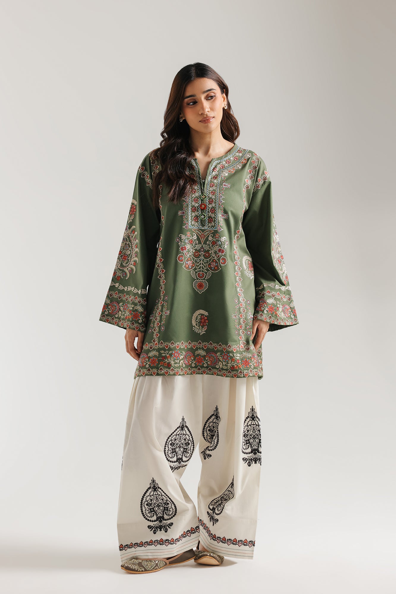 EMBROIDERED SUIT (E4359/103/120)