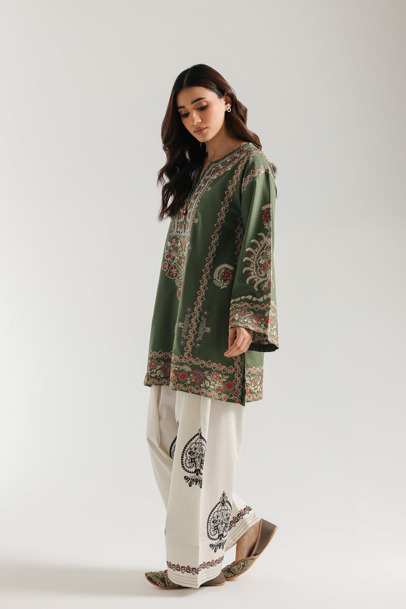 EMBROIDERED SUIT (E4359/103/120)