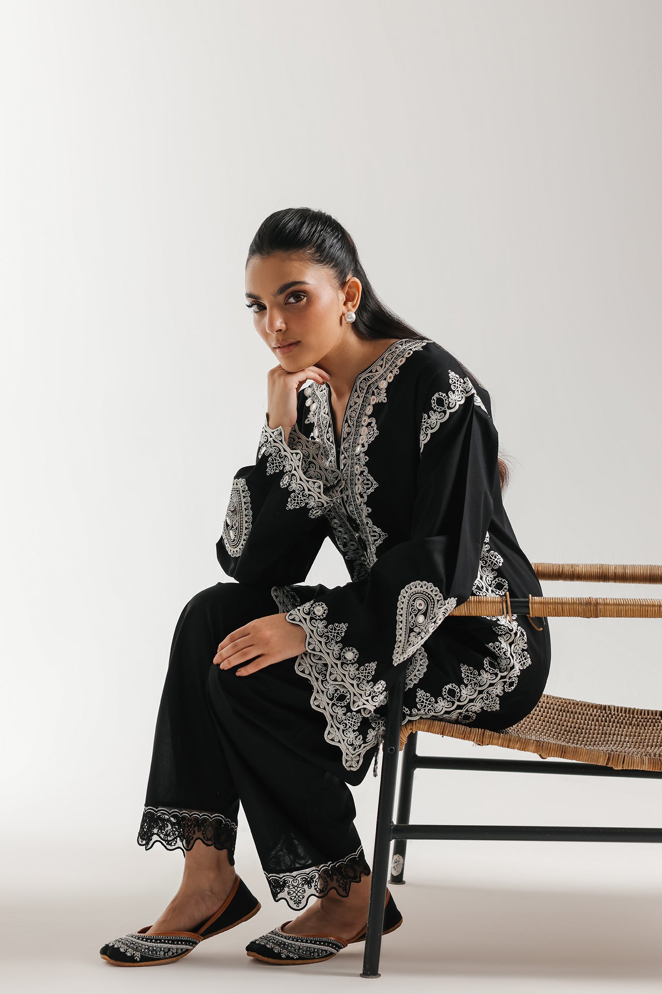 EMBROIDERED SUIT (E4361/103/902)