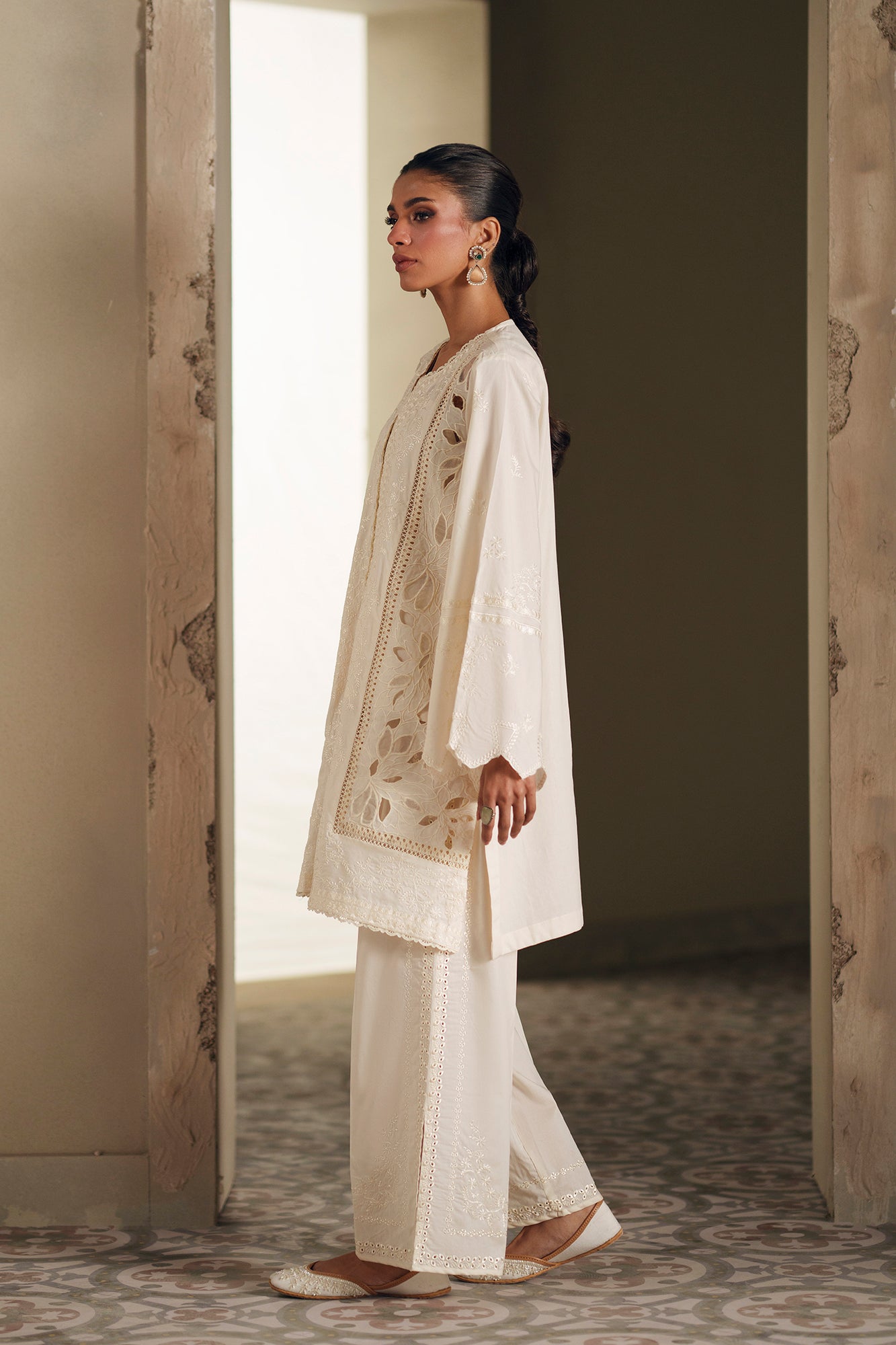 EMBROIDERED SUIT (E4363/103/003)