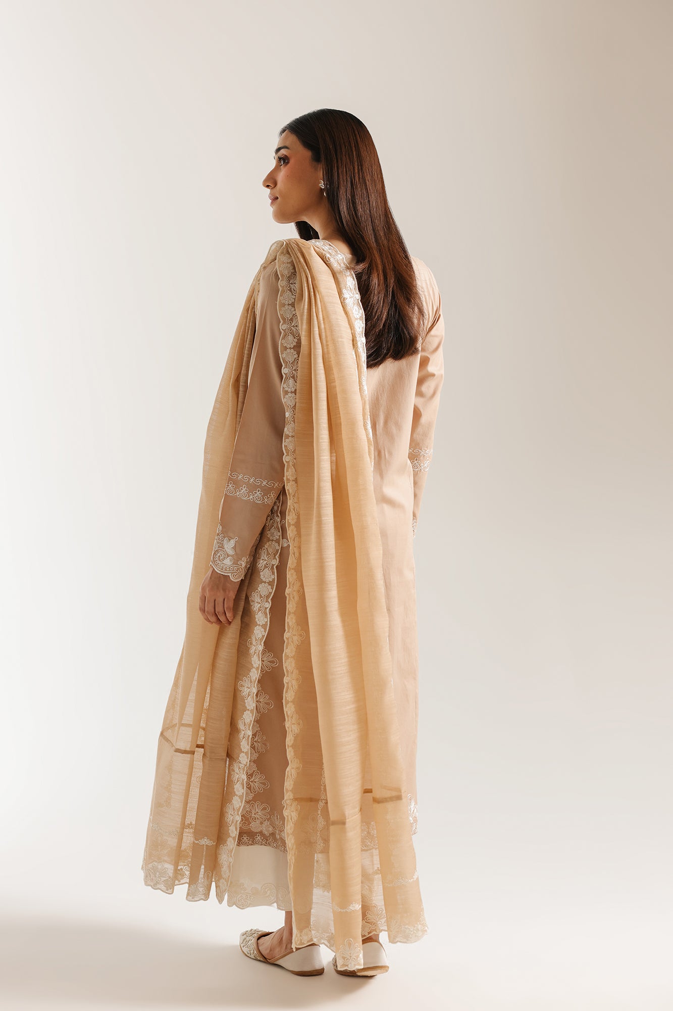 EMBROIDERED SUIT (E4364/103/808)