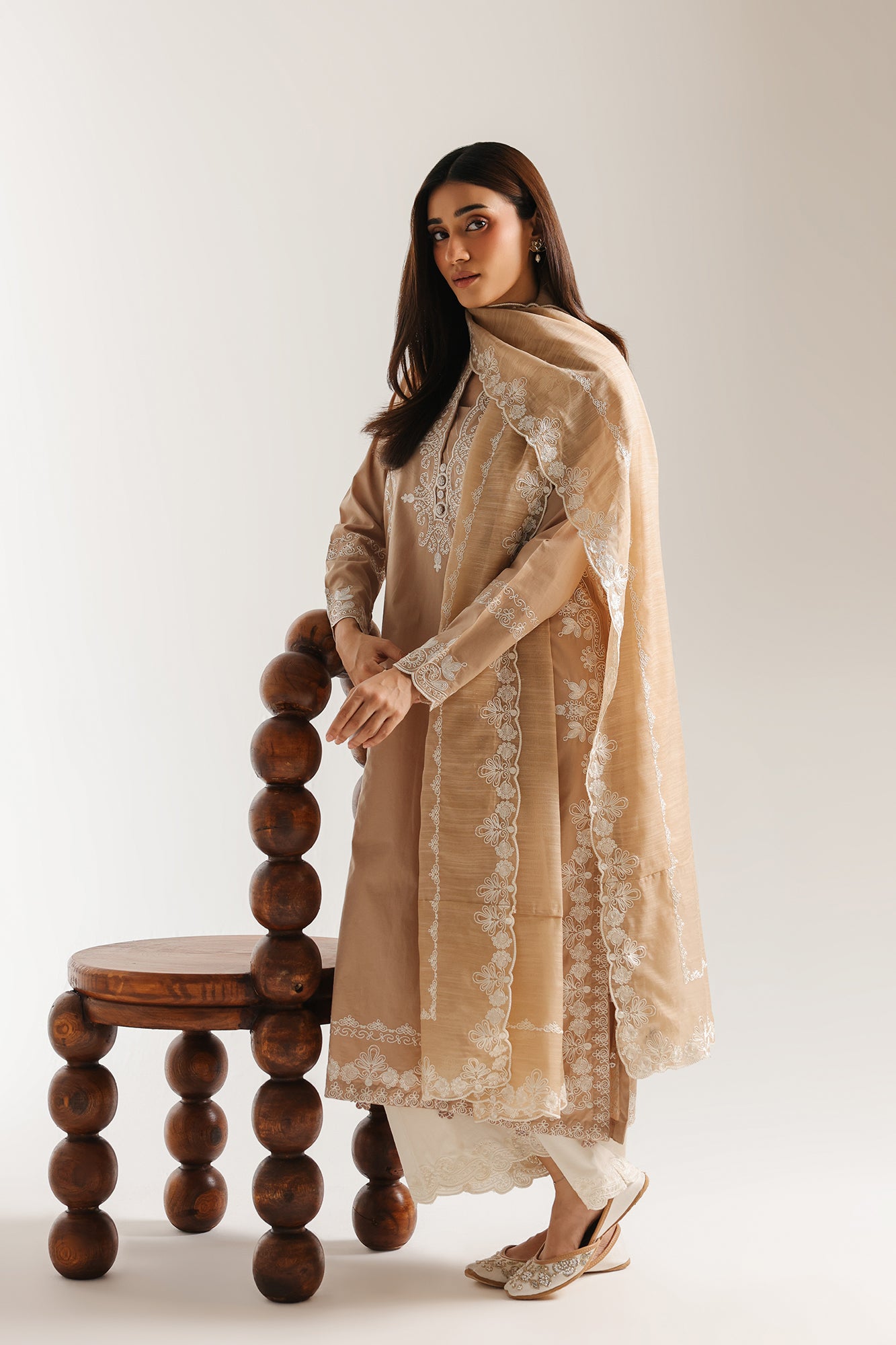 EMBROIDERED SUIT (E4364/103/808)