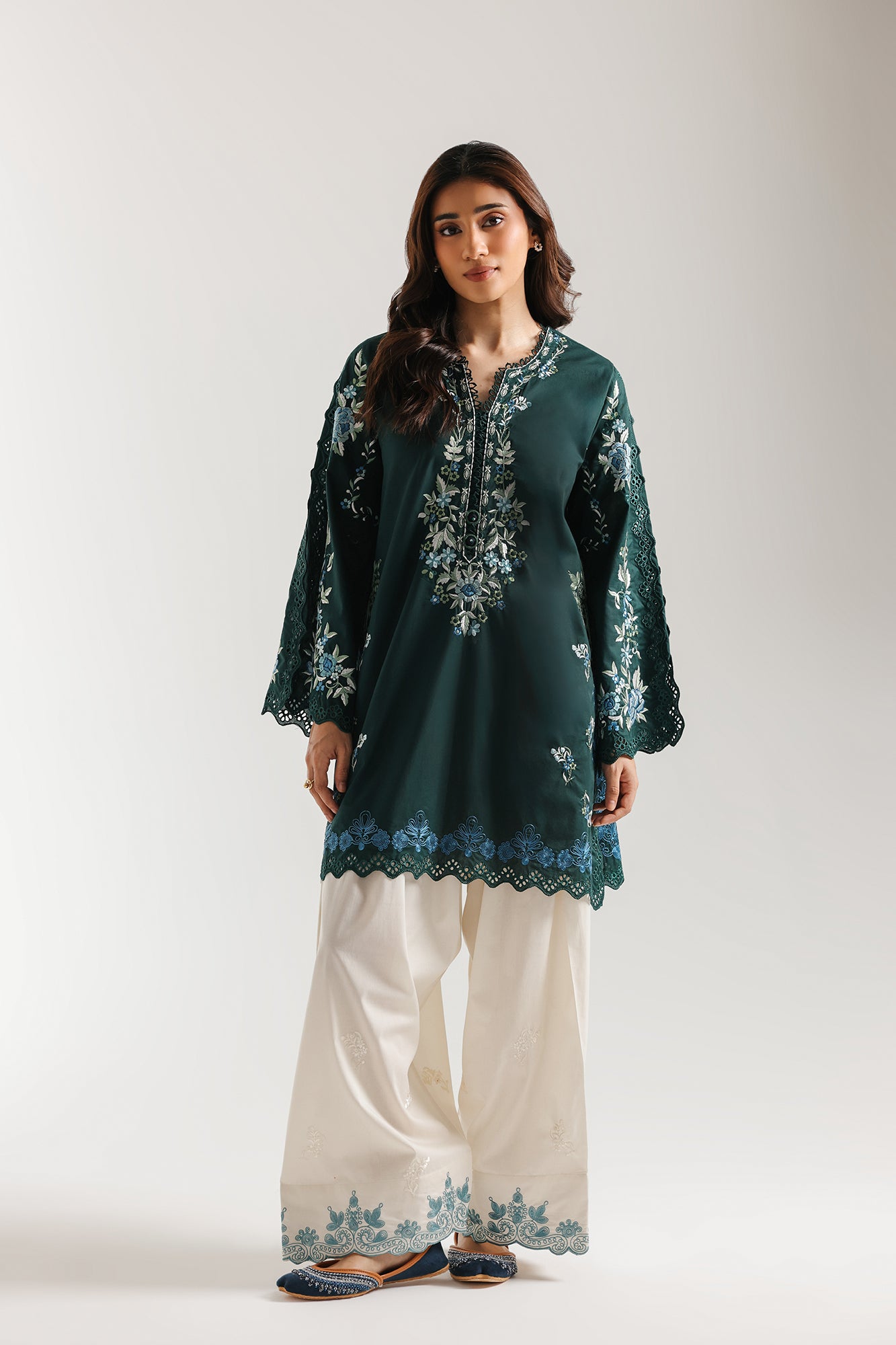 EMBROIDERED SUIT (E4365/103/704)