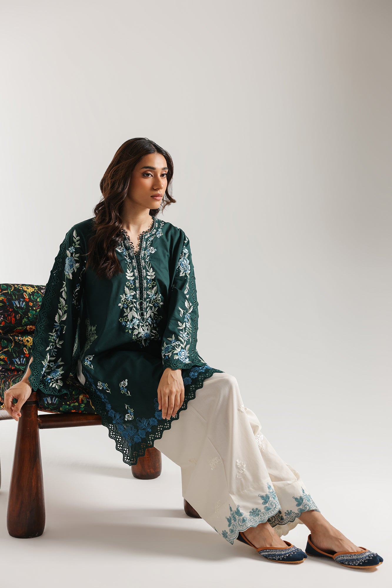 EMBROIDERED SUIT (E4365/103/704)