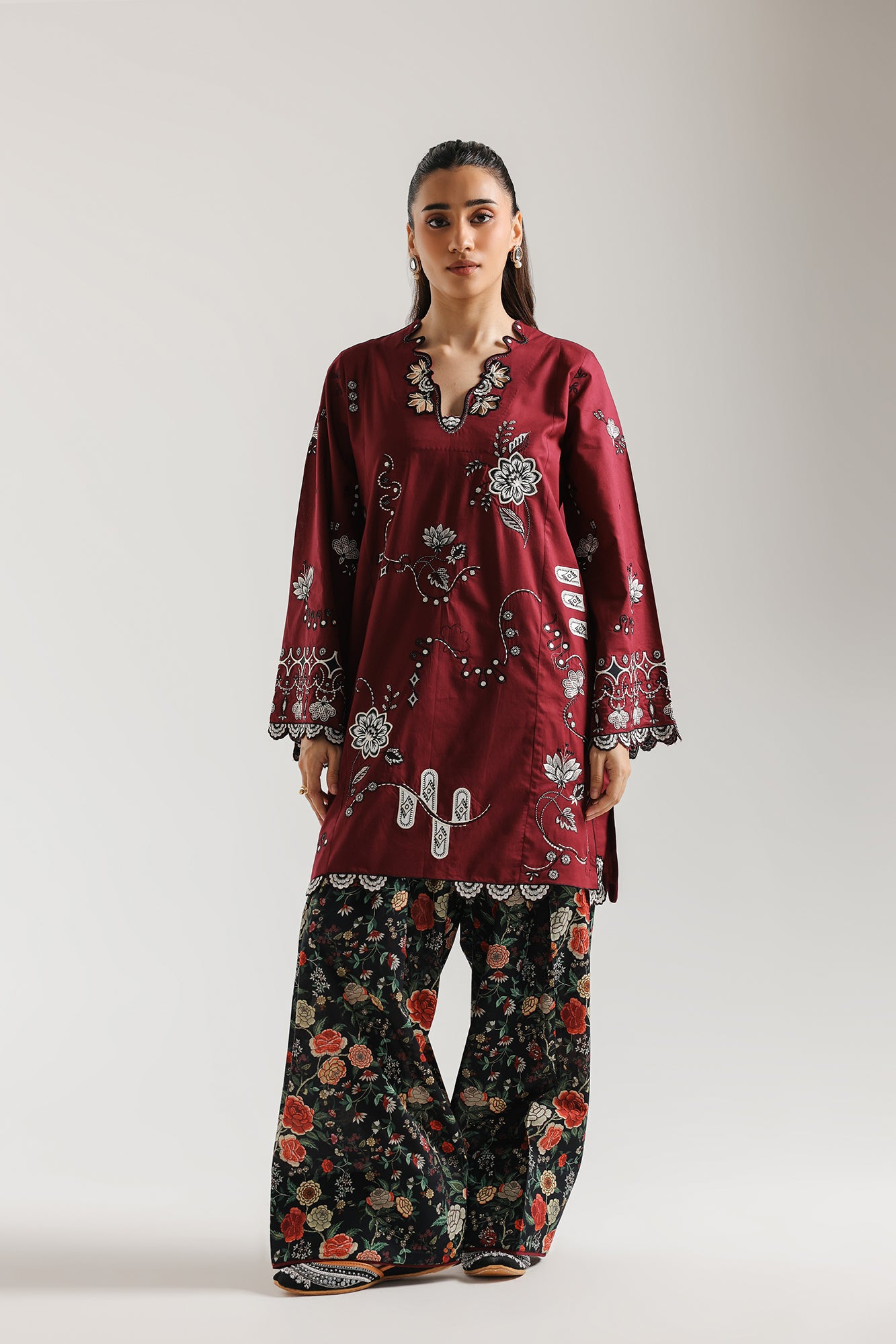 EMBROIDERED SUIT (E4368/103/304)