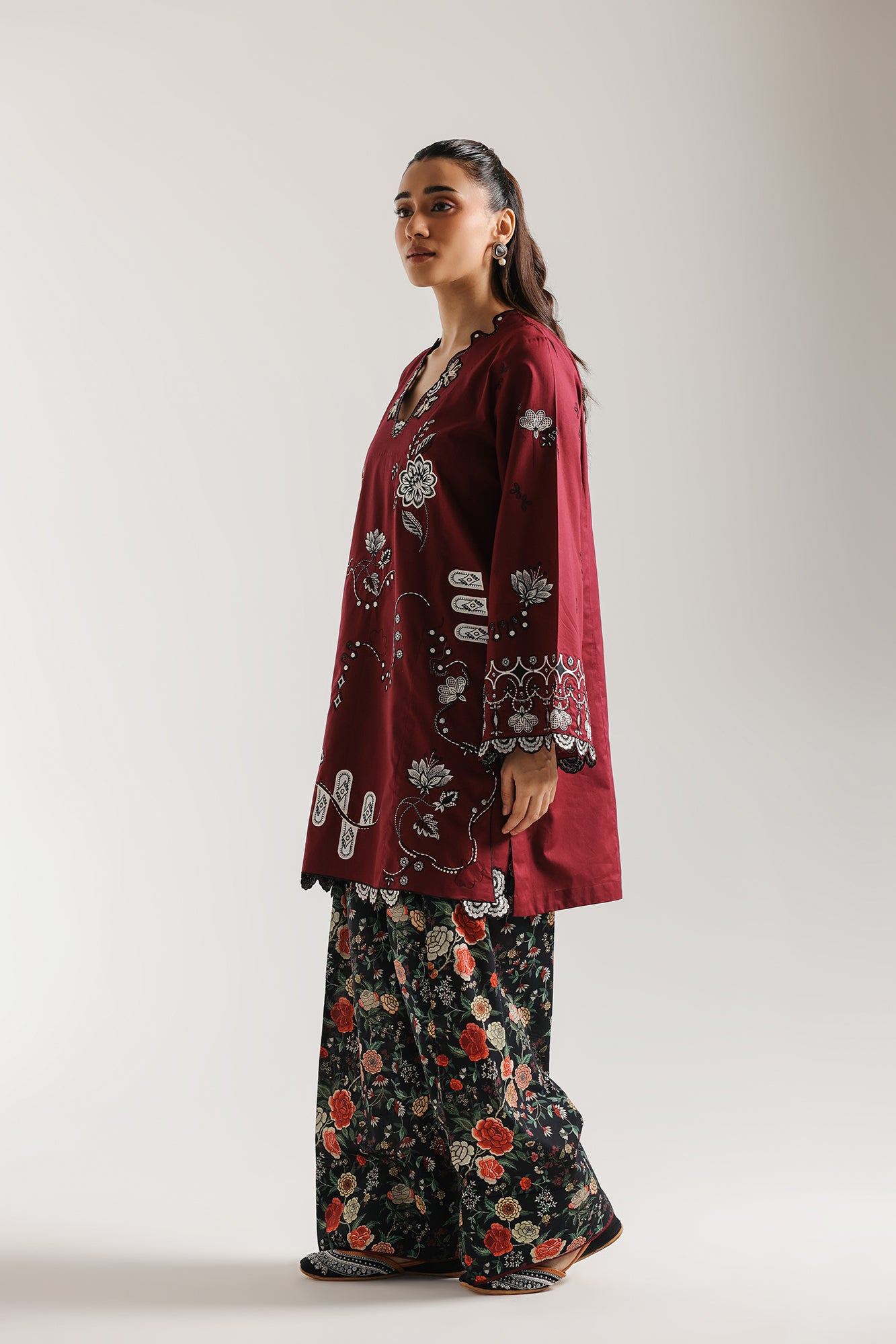 EMBROIDERED SUIT (E4368/103/304)