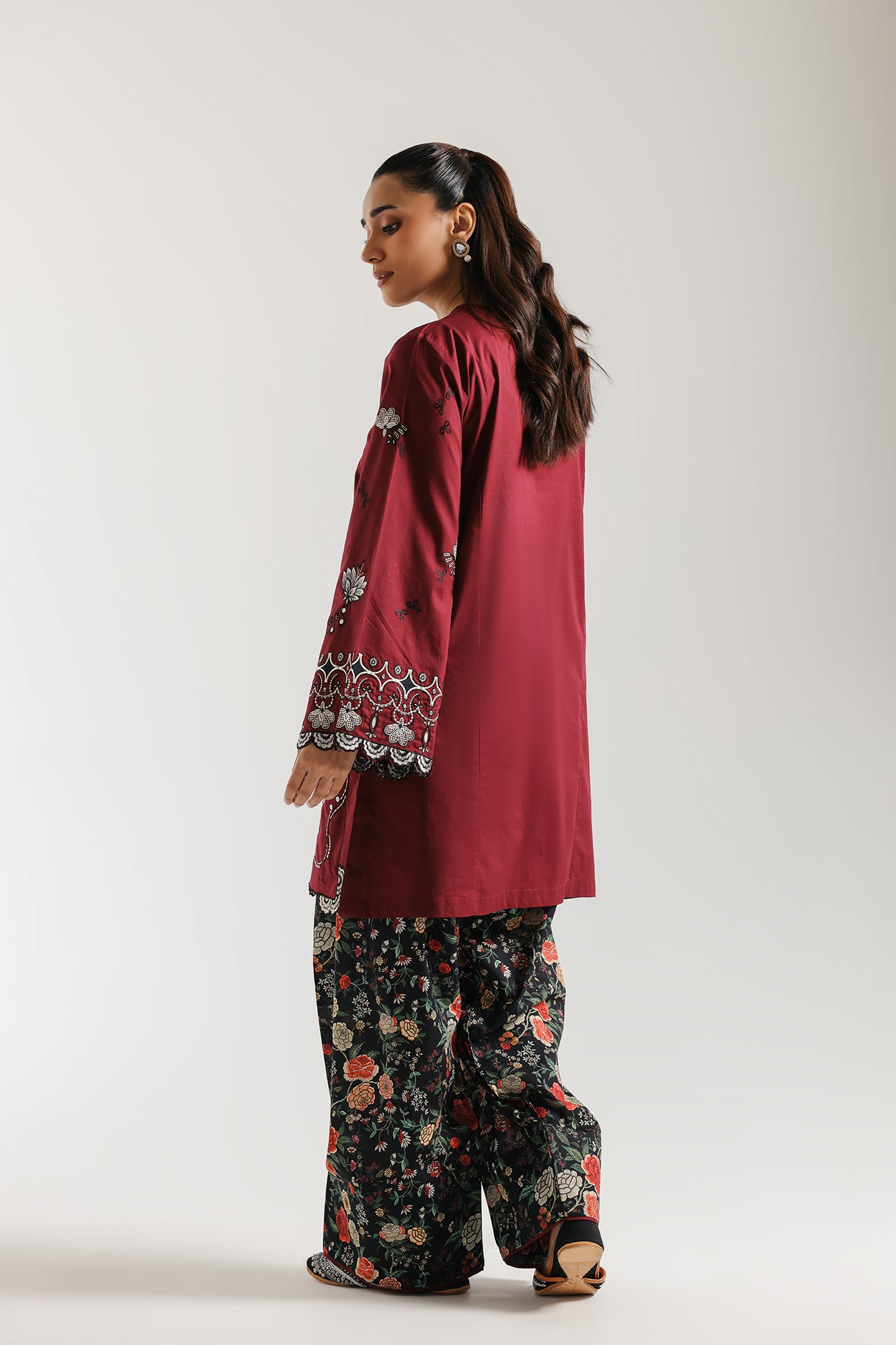 EMBROIDERED SUIT (E4368/103/304)