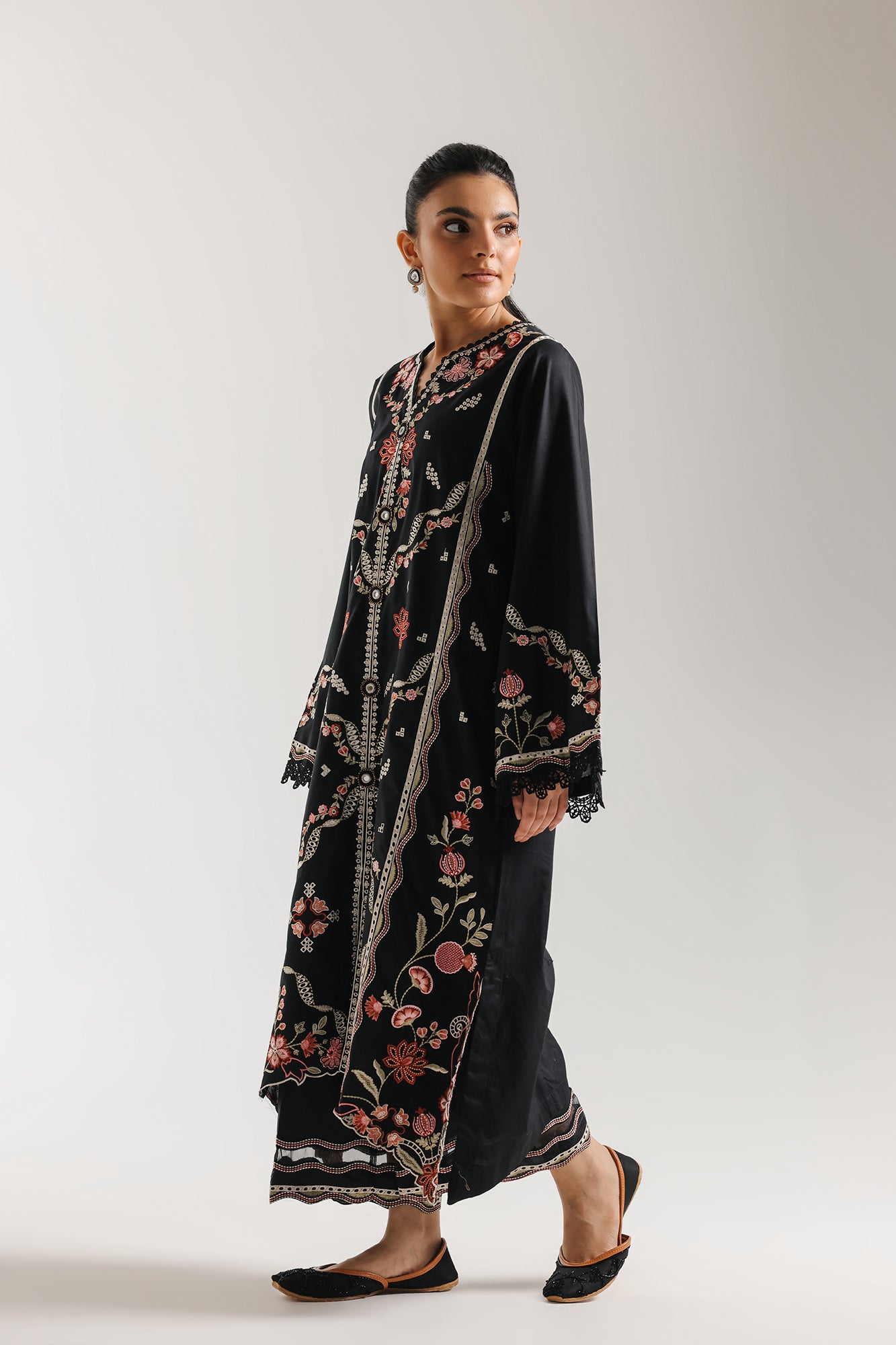 EMBROIDERED SUIT (E4370/103/902)