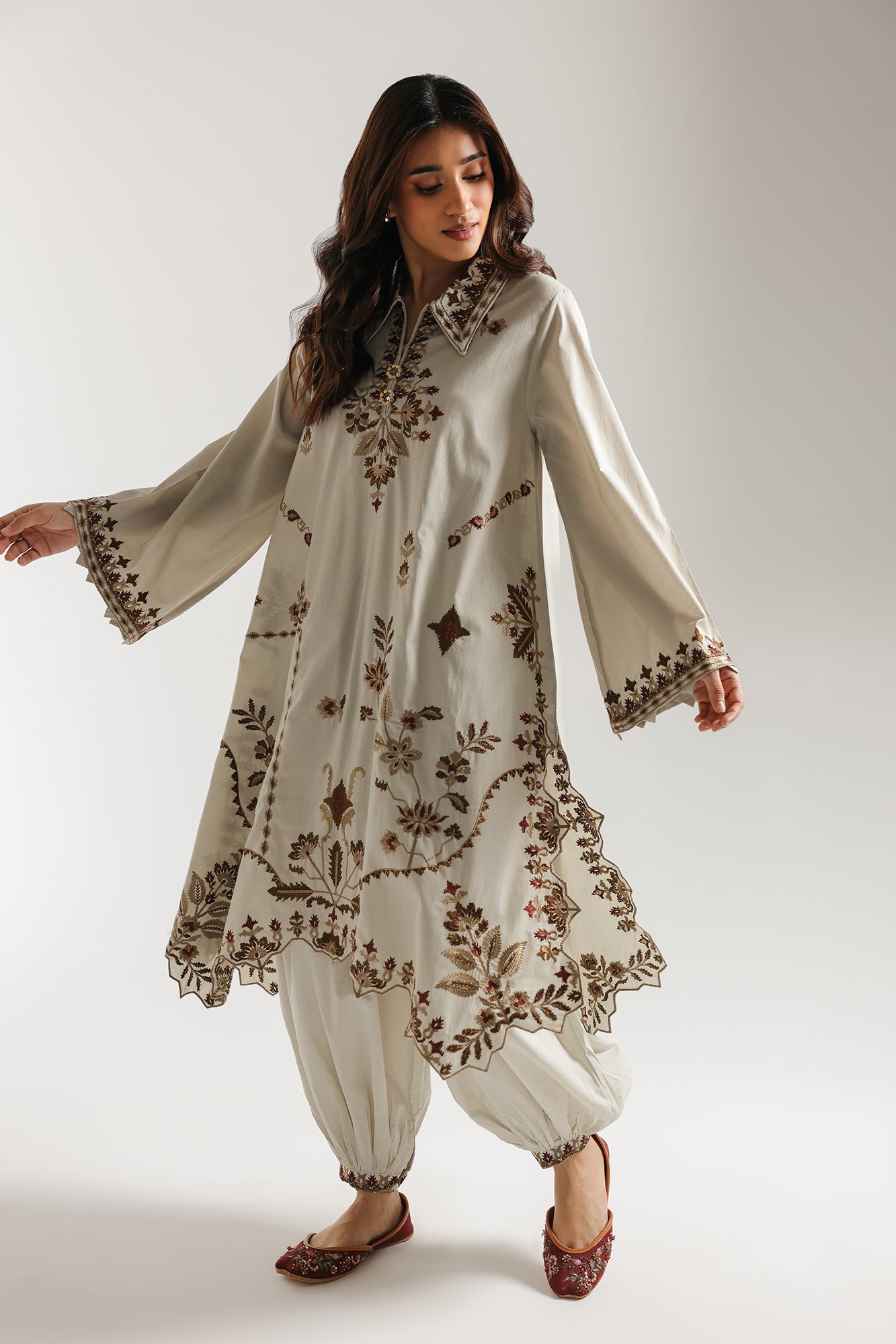 EMBROIDERED SUIT (E4373/103/006)