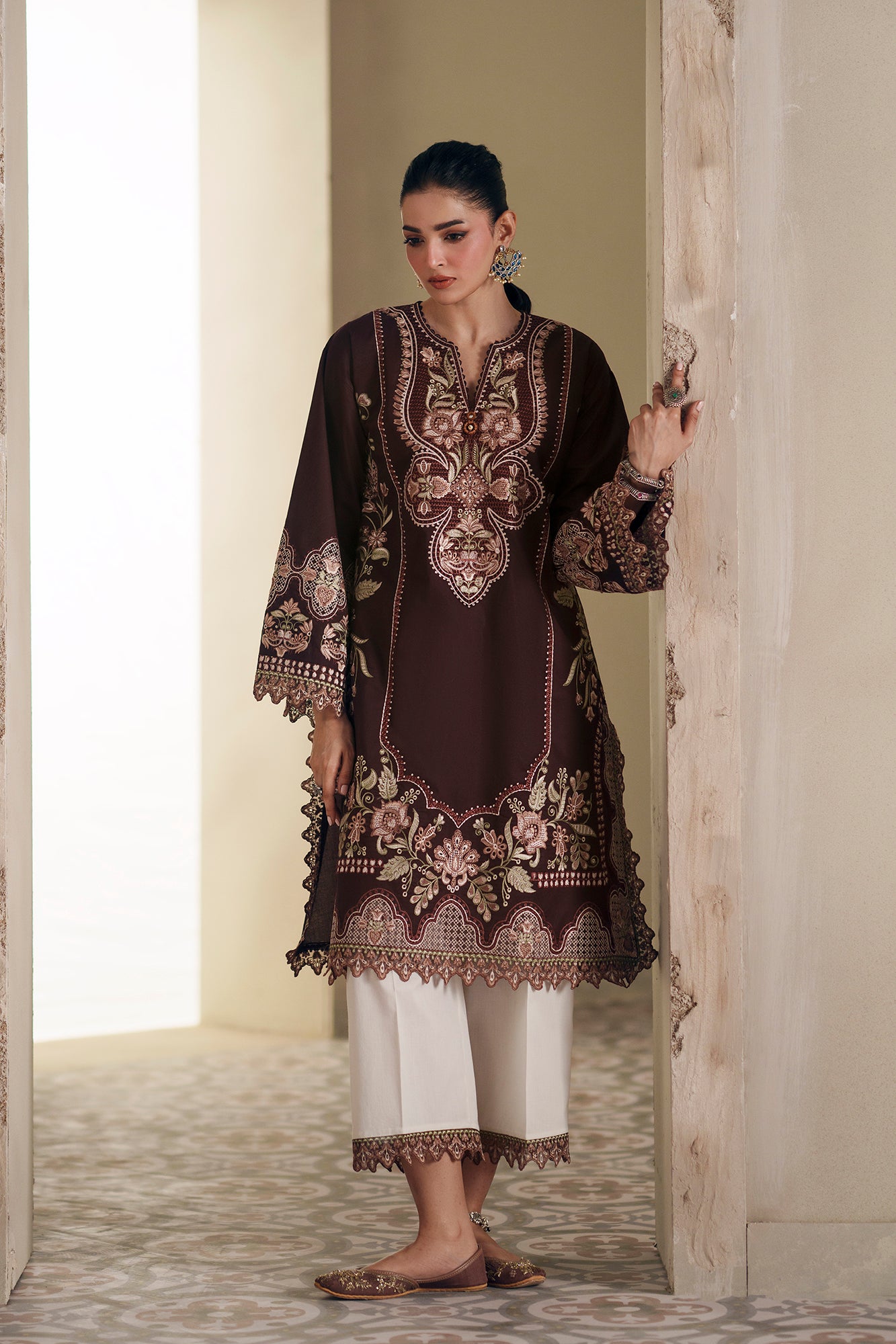 EMBROIDERED SUIT (E4374/103/802)