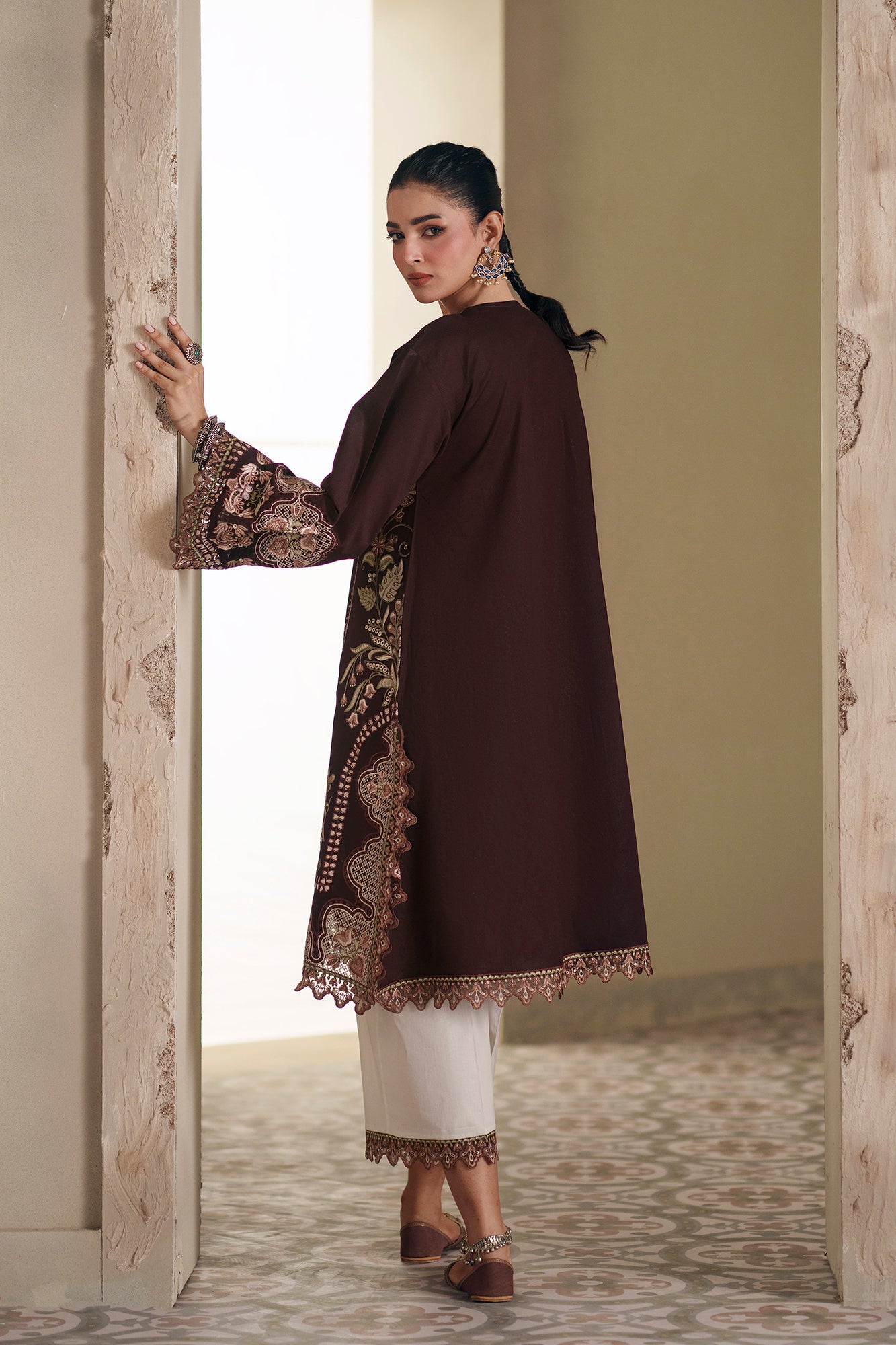 EMBROIDERED SUIT (E4374/103/802)