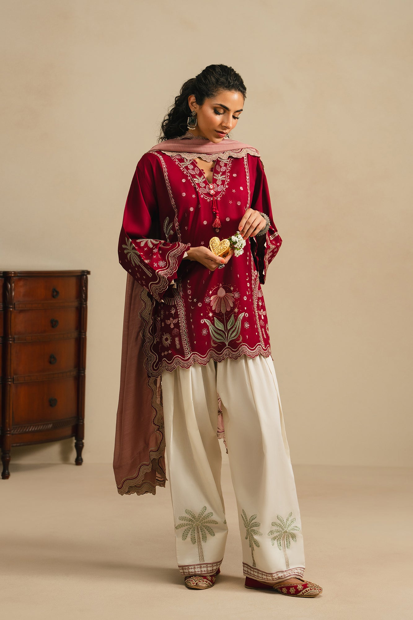 EMBROIDERED SUIT (E4379/103/305)