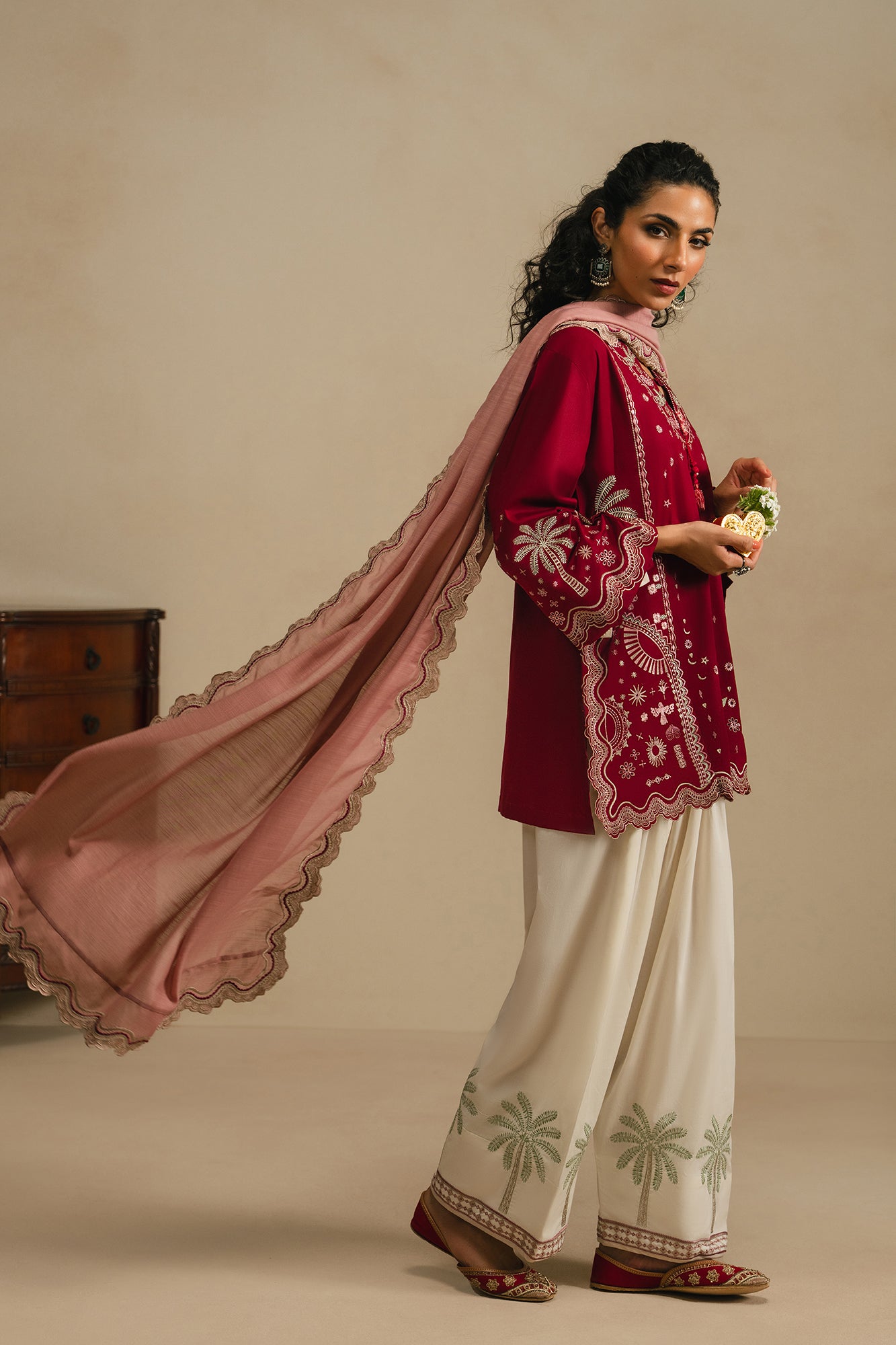 EMBROIDERED SUIT (E4379/103/305)