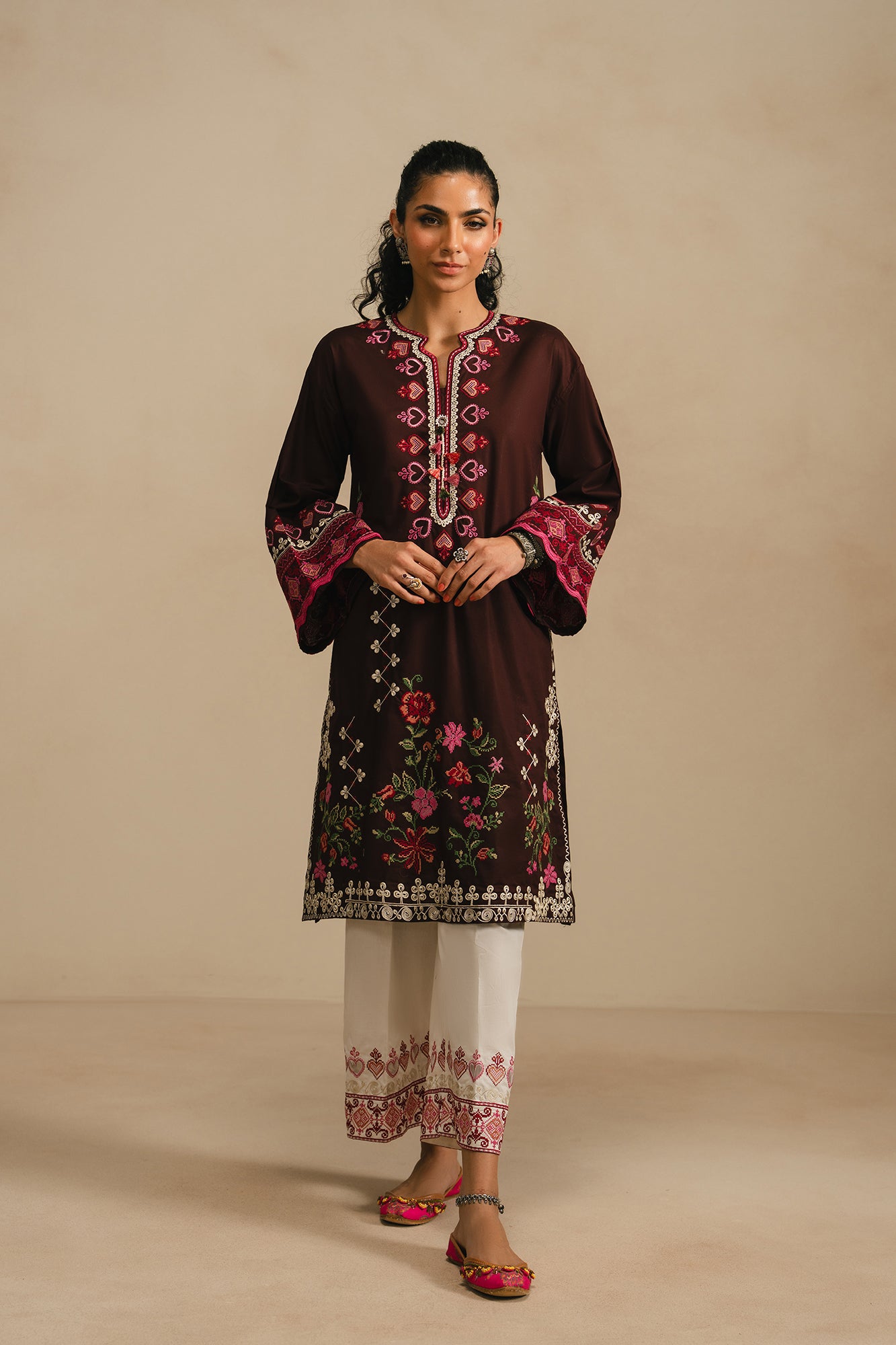 EMBROIDERED SUIT (E4383/103/802)