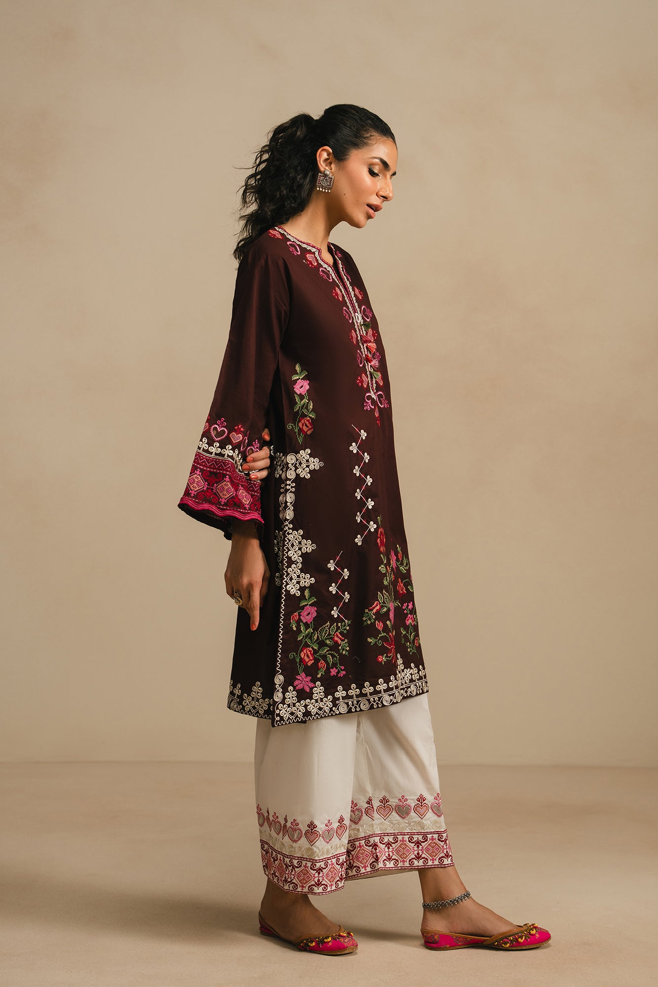 EMBROIDERED SUIT (E4383/103/802)