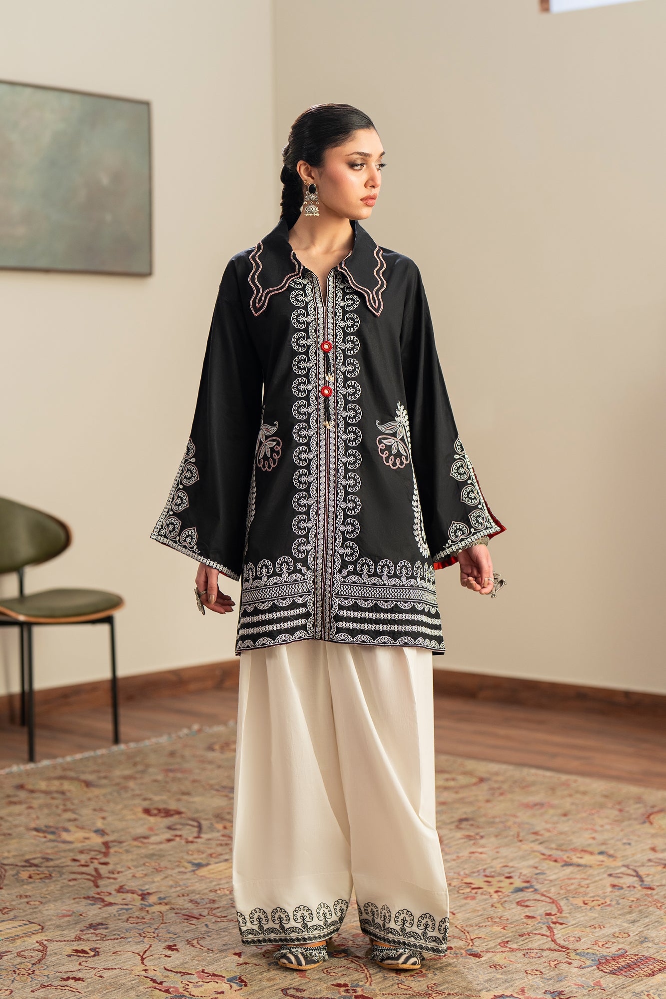 EMBROIDERED SUIT (E4386/103/902)