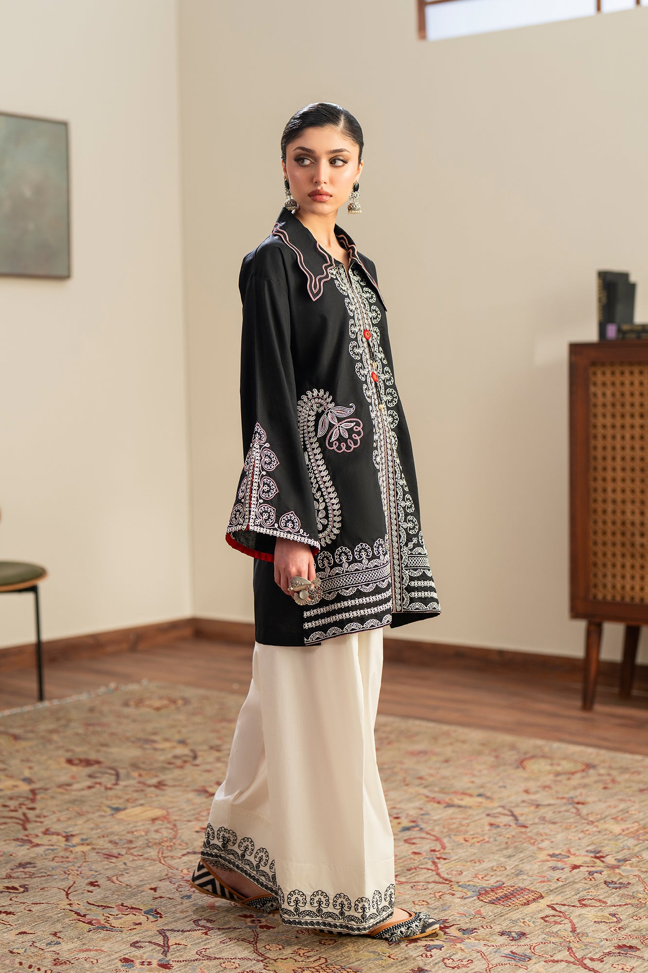 EMBROIDERED SUIT (E4386/103/902)