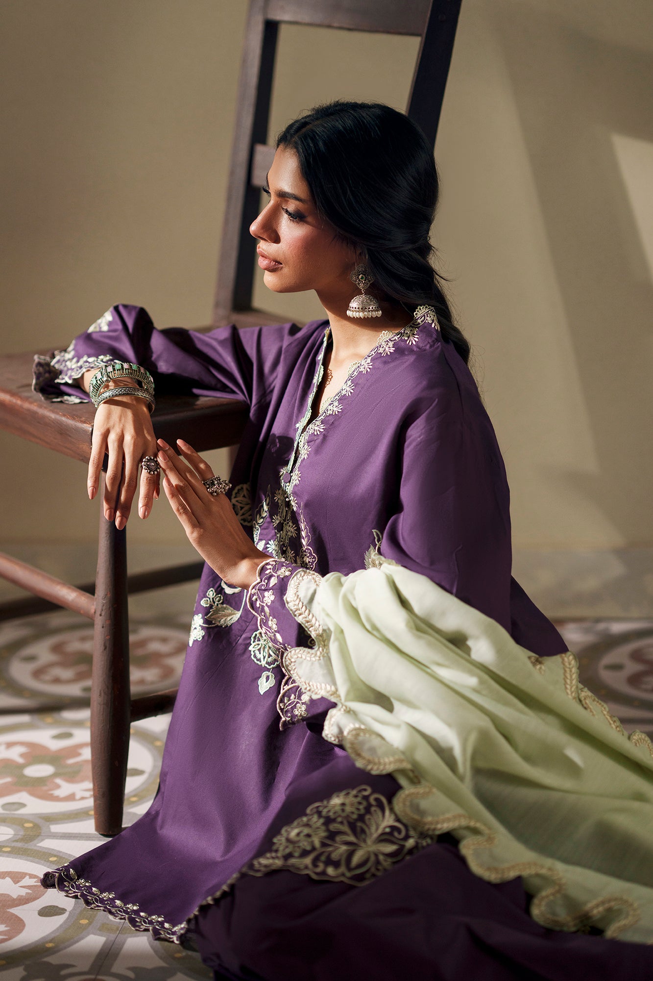 EMBROIDERED SUIT (E4388/103/520)