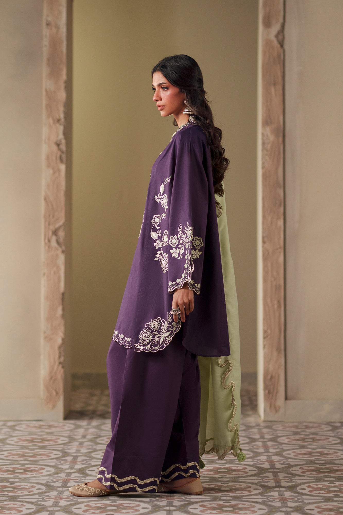 EMBROIDERED SUIT (E4388/103/520)