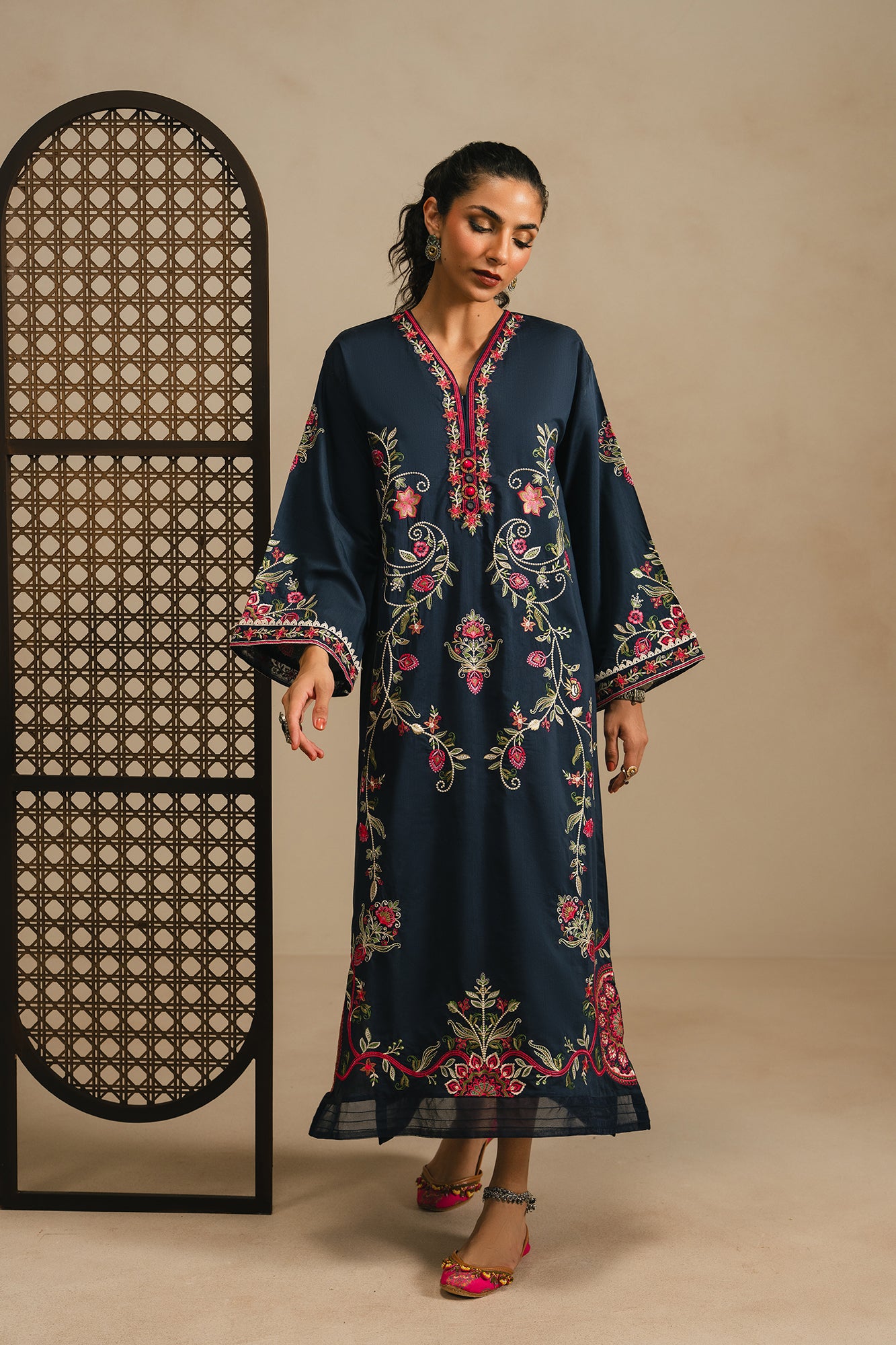 EMBROIDERED KAFTAN (E4390/103/619)