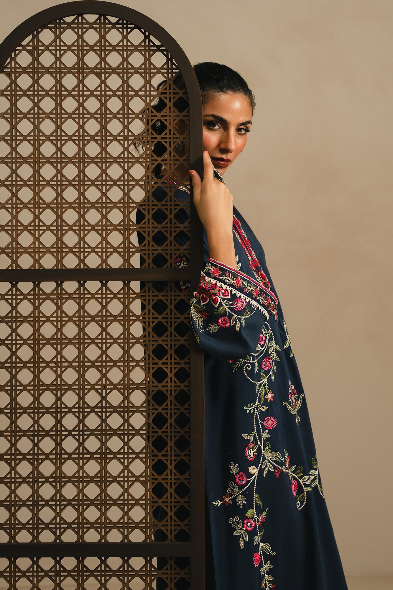 EMBROIDERED KAFTAN (E4390/103/619)