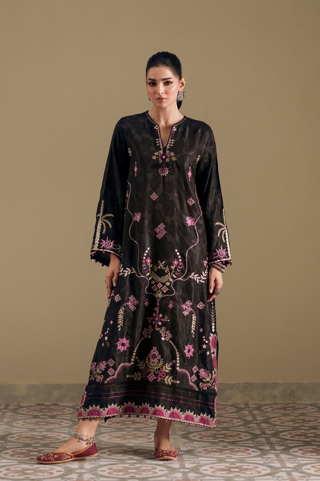 EMBROIDERED KAFTAN (E4395/103/902)