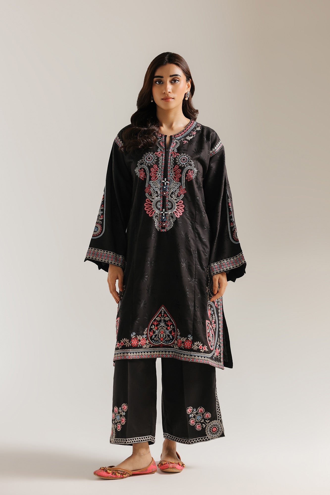 EMBROIDERED SUIT (E4399/103/901)