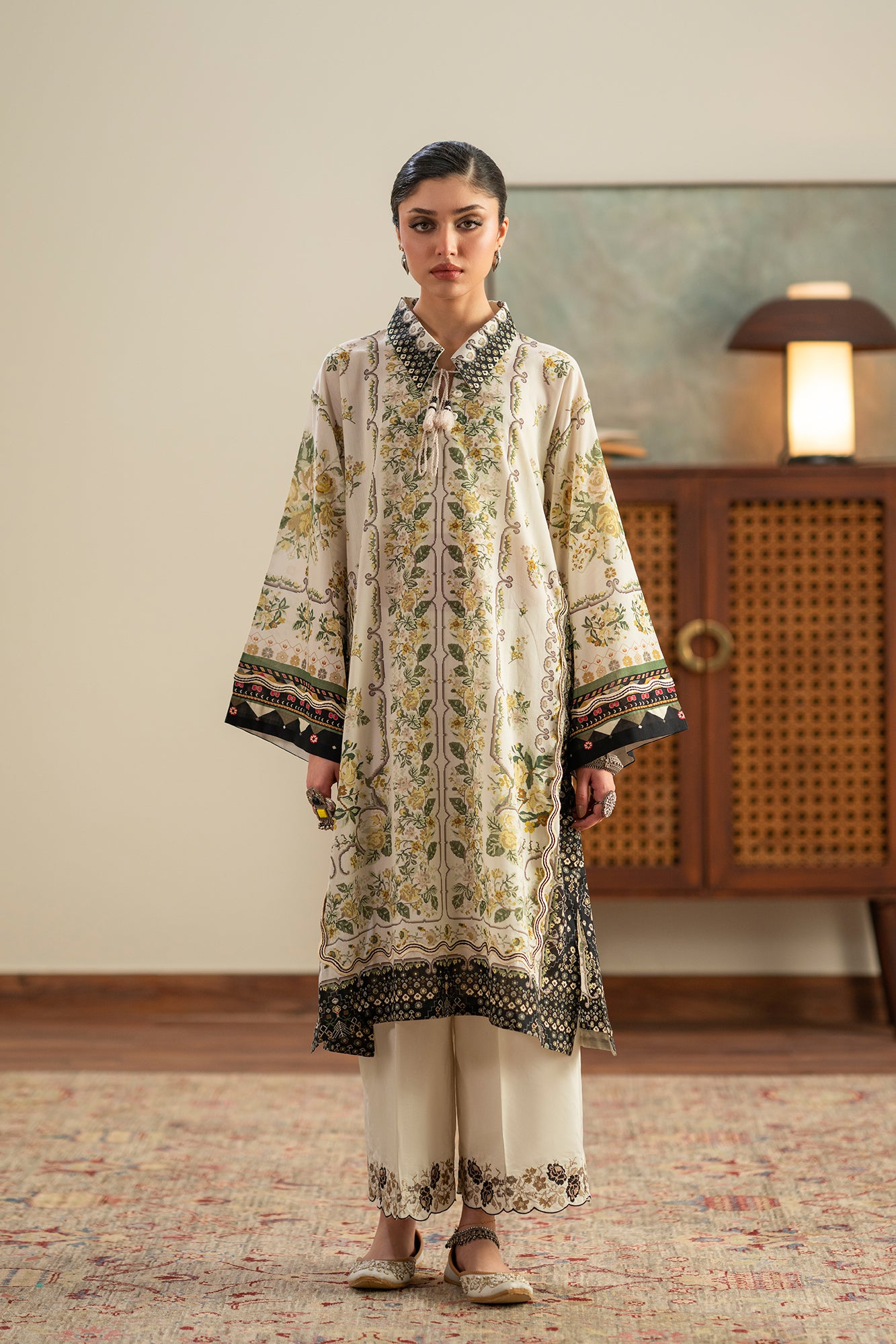 EMBROIDERED SUIT (E4400/103/006)