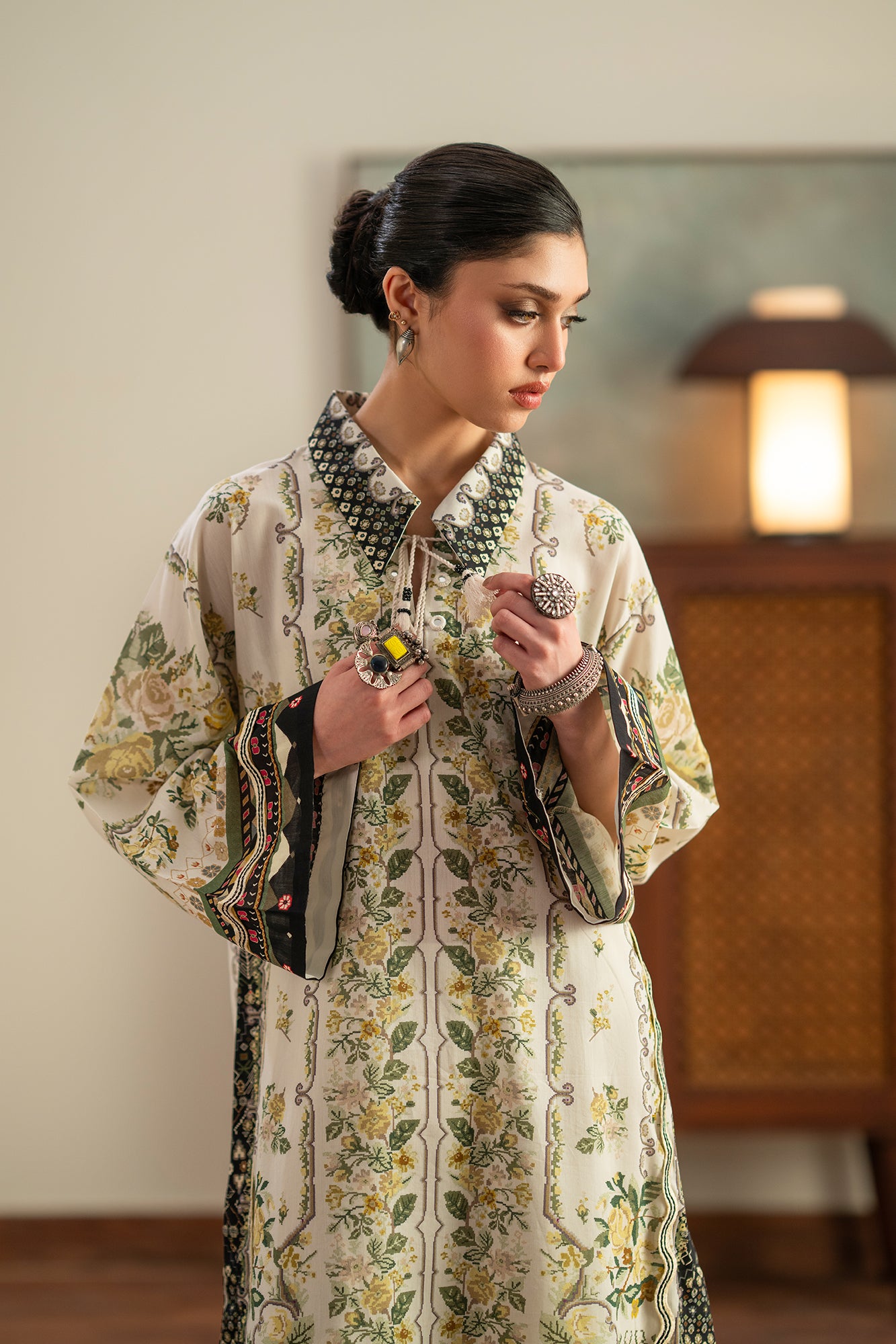 EMBROIDERED SUIT (E4400/103/006)