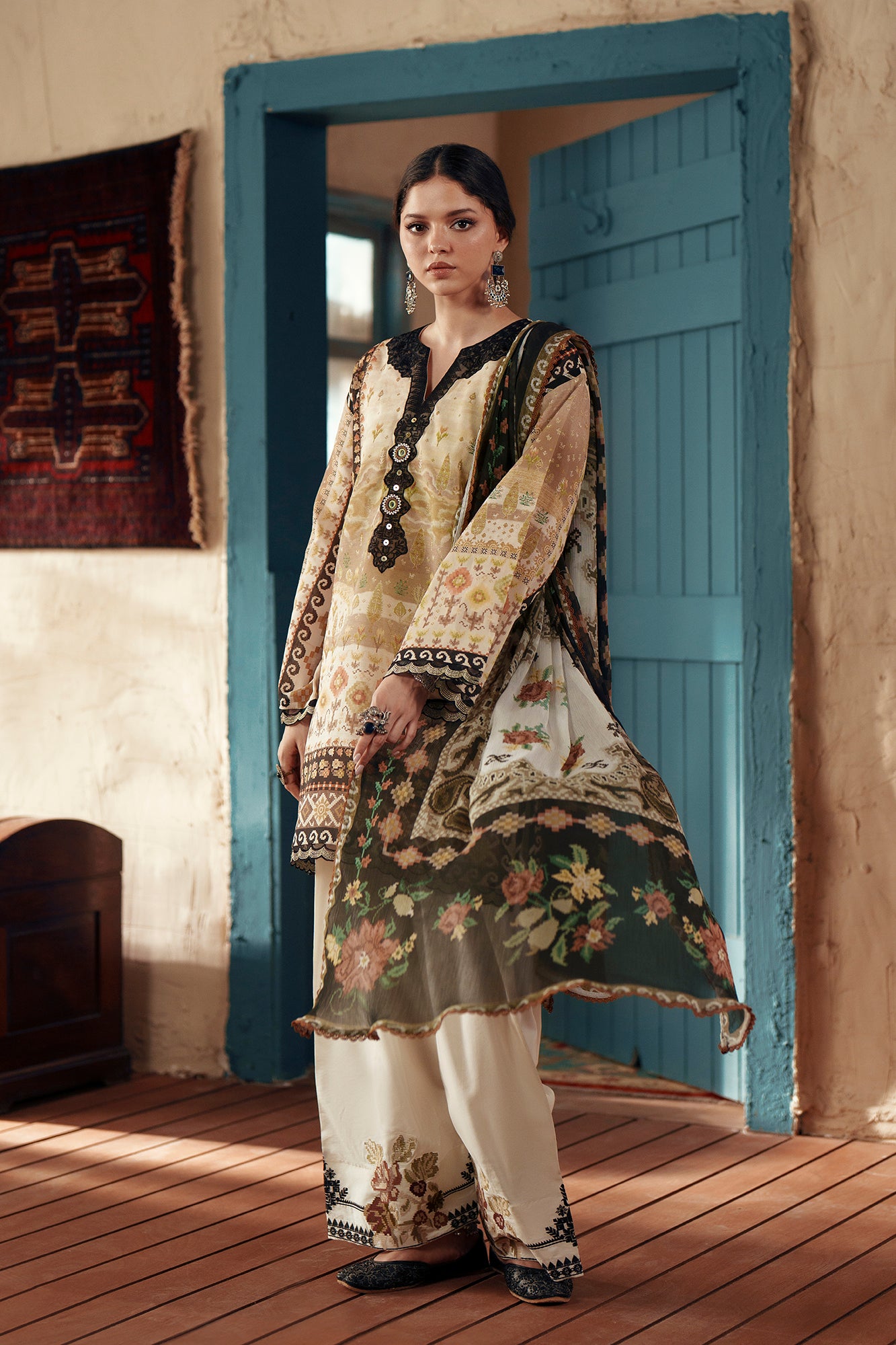EMBROIDERED SUIT (E4403/103/006)