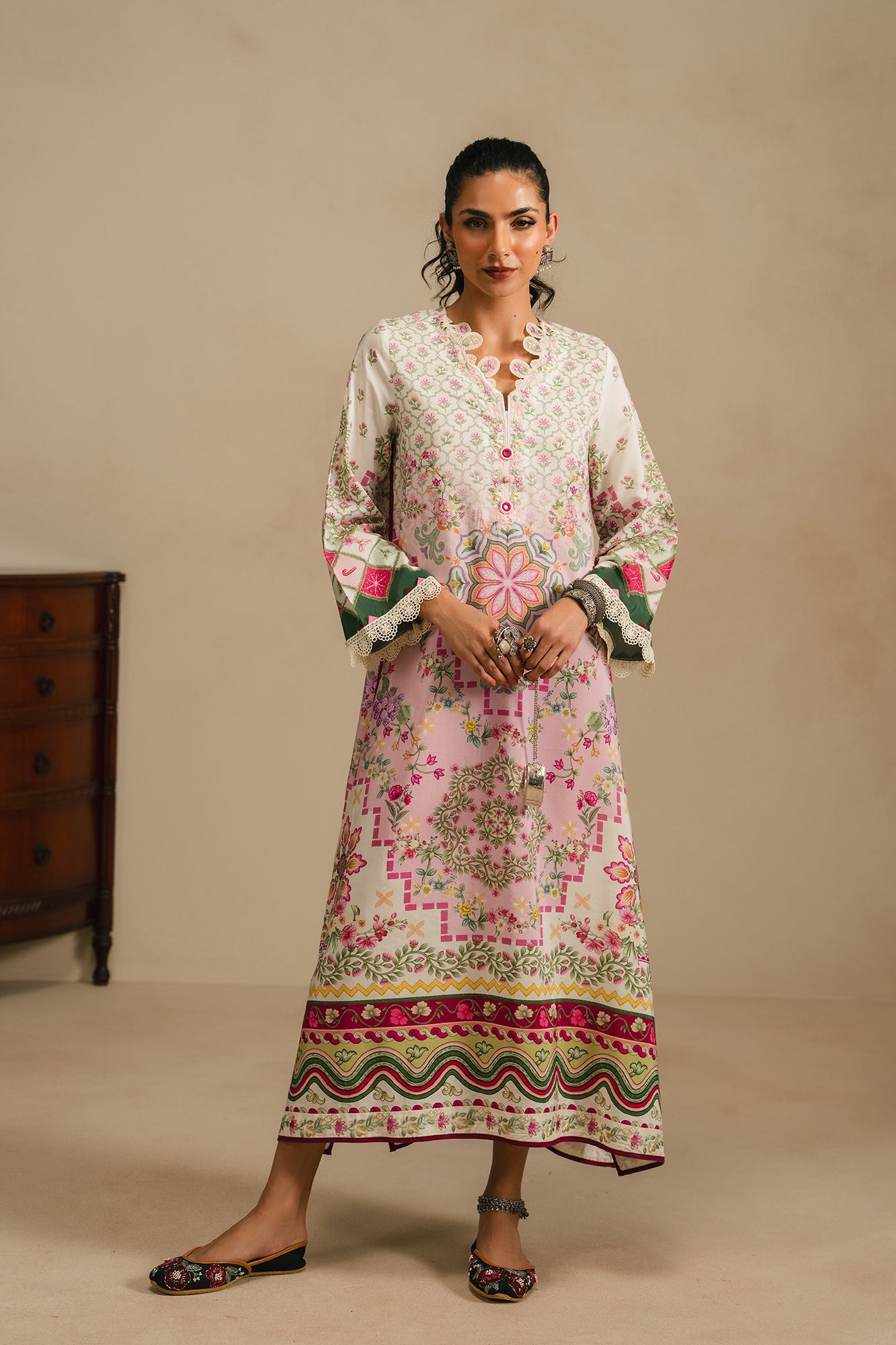 EMBROIDERED KAFTAN (E4409/103/005)